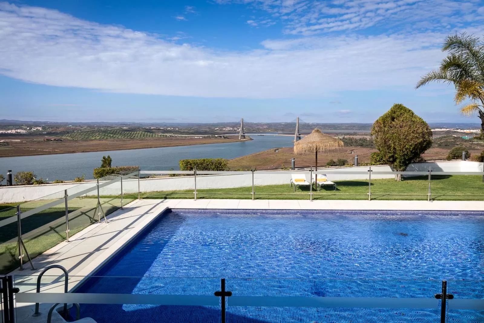 Swimming pool in Parador de Ayamonte