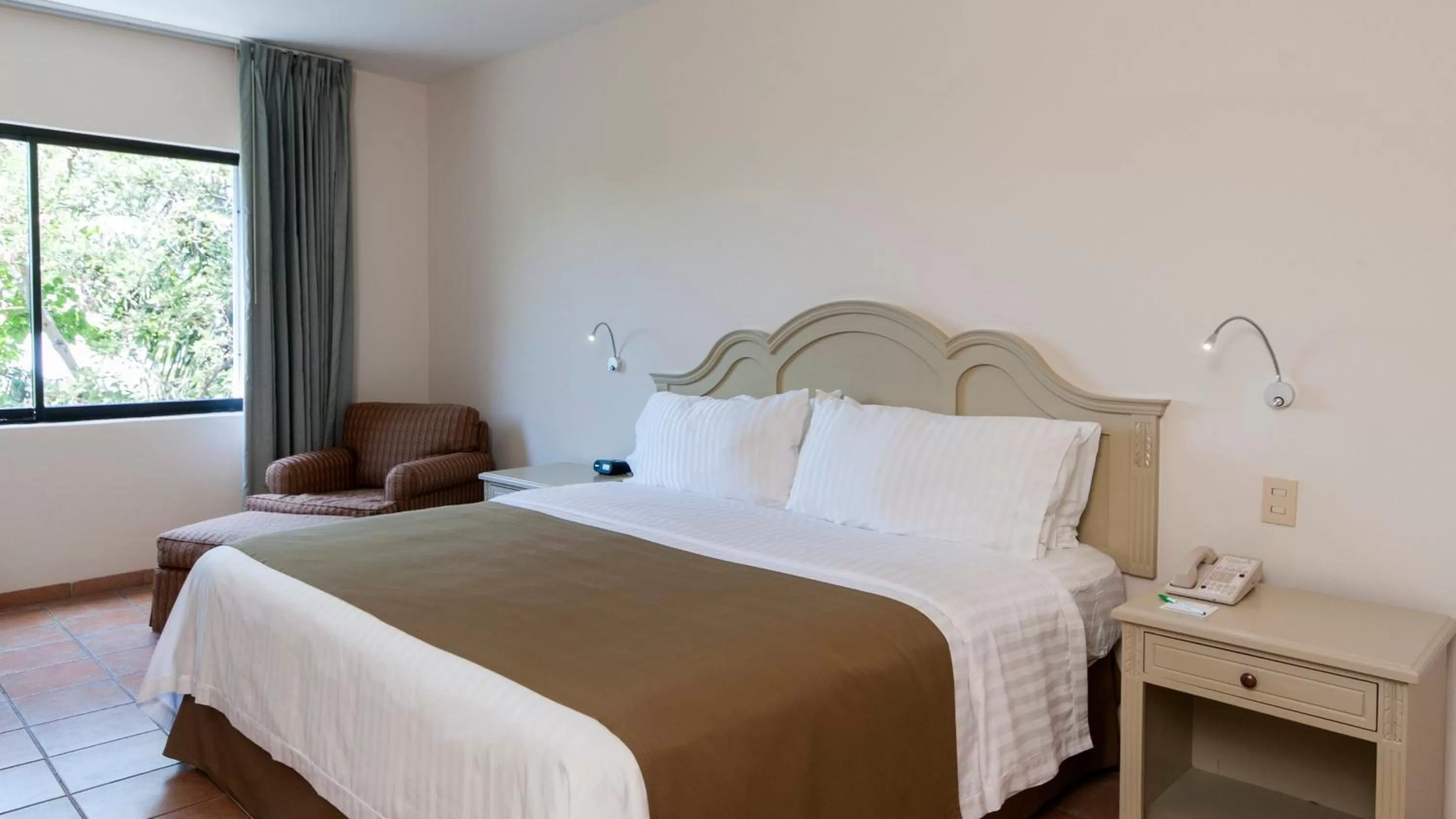 Photo of the whole room, Bed in Holiday Inn Ciudad Del Carmen by IHG