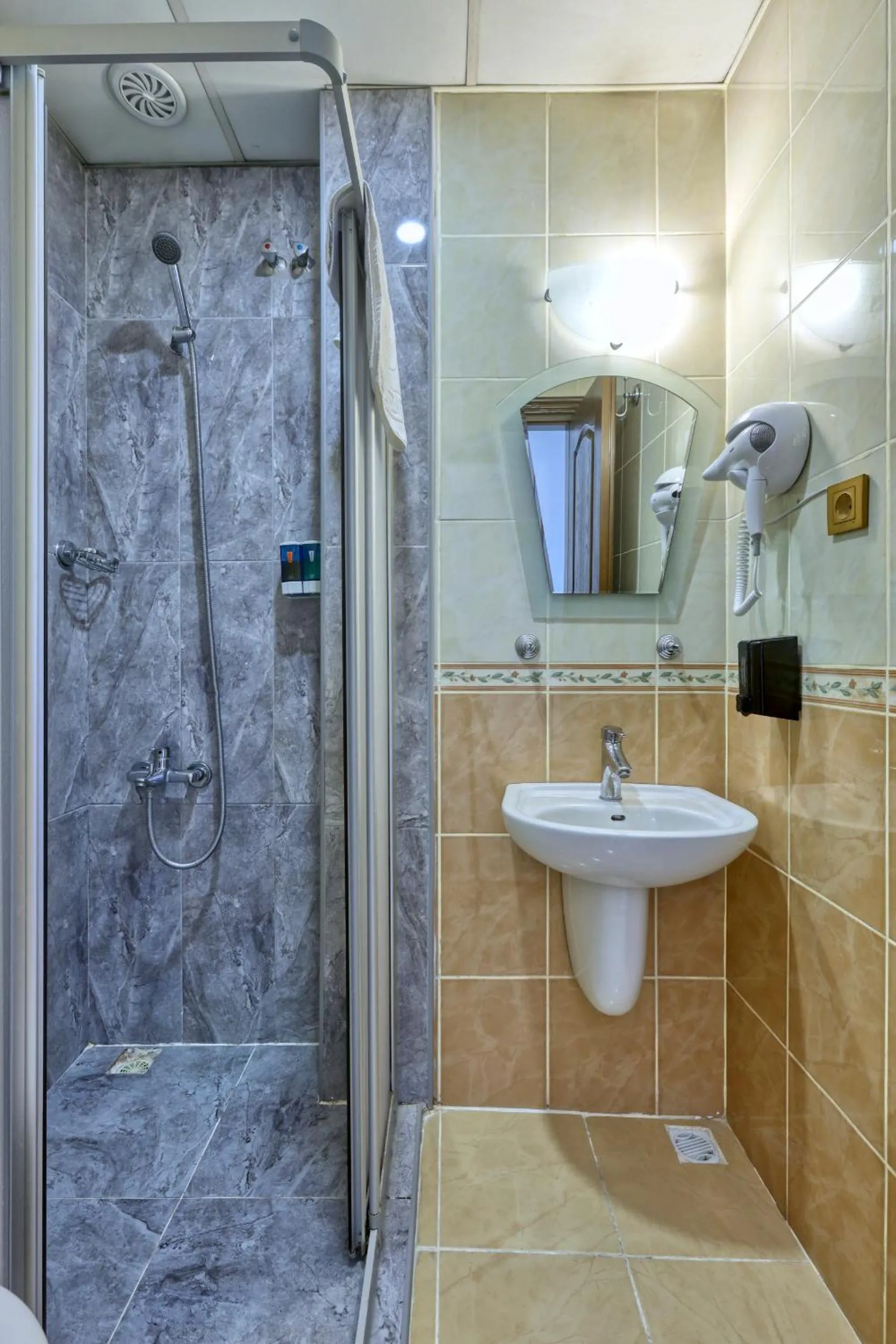 Bathroom in Fors Hotel