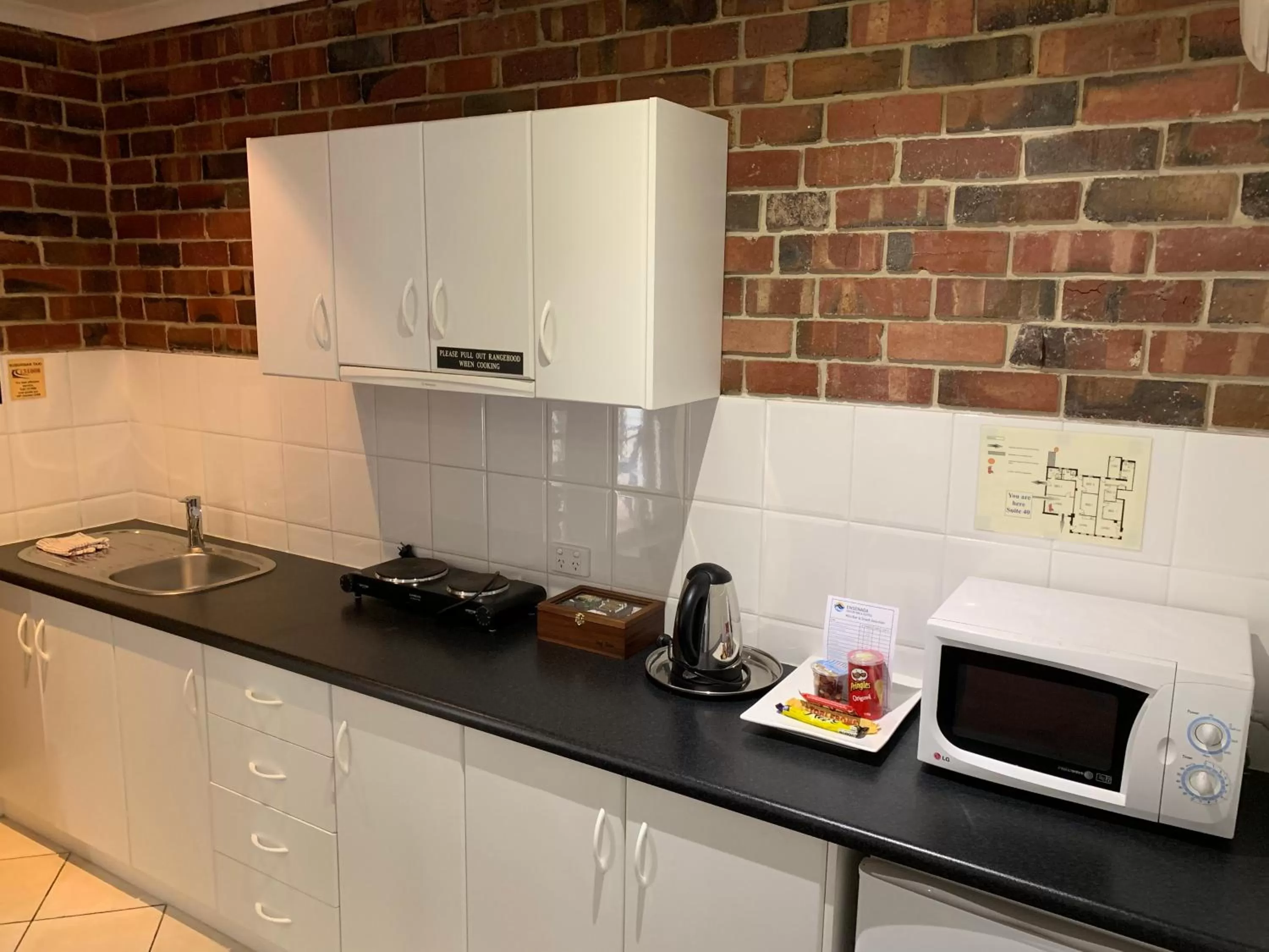 Coffee/tea facilities in Ensenada Motor Inn and Suites