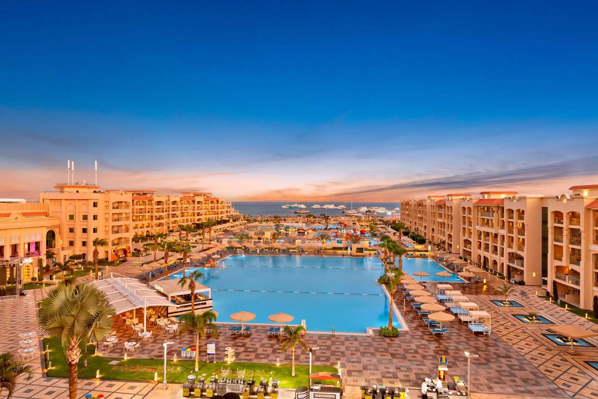 Swimming pool in Pickalbatros White Beach Resort - Hurghada