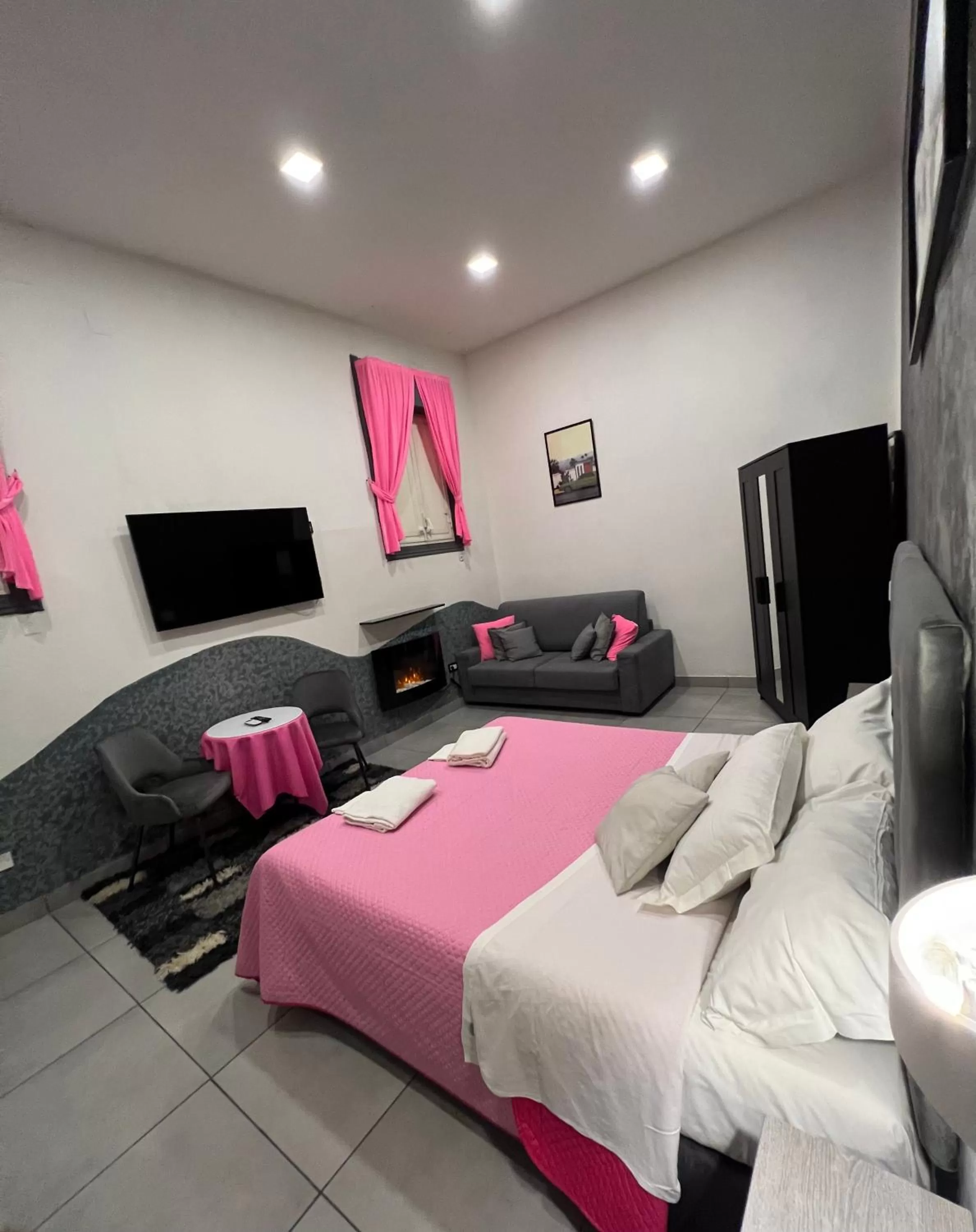 TV/Entertainment Center in Beb al numero 15