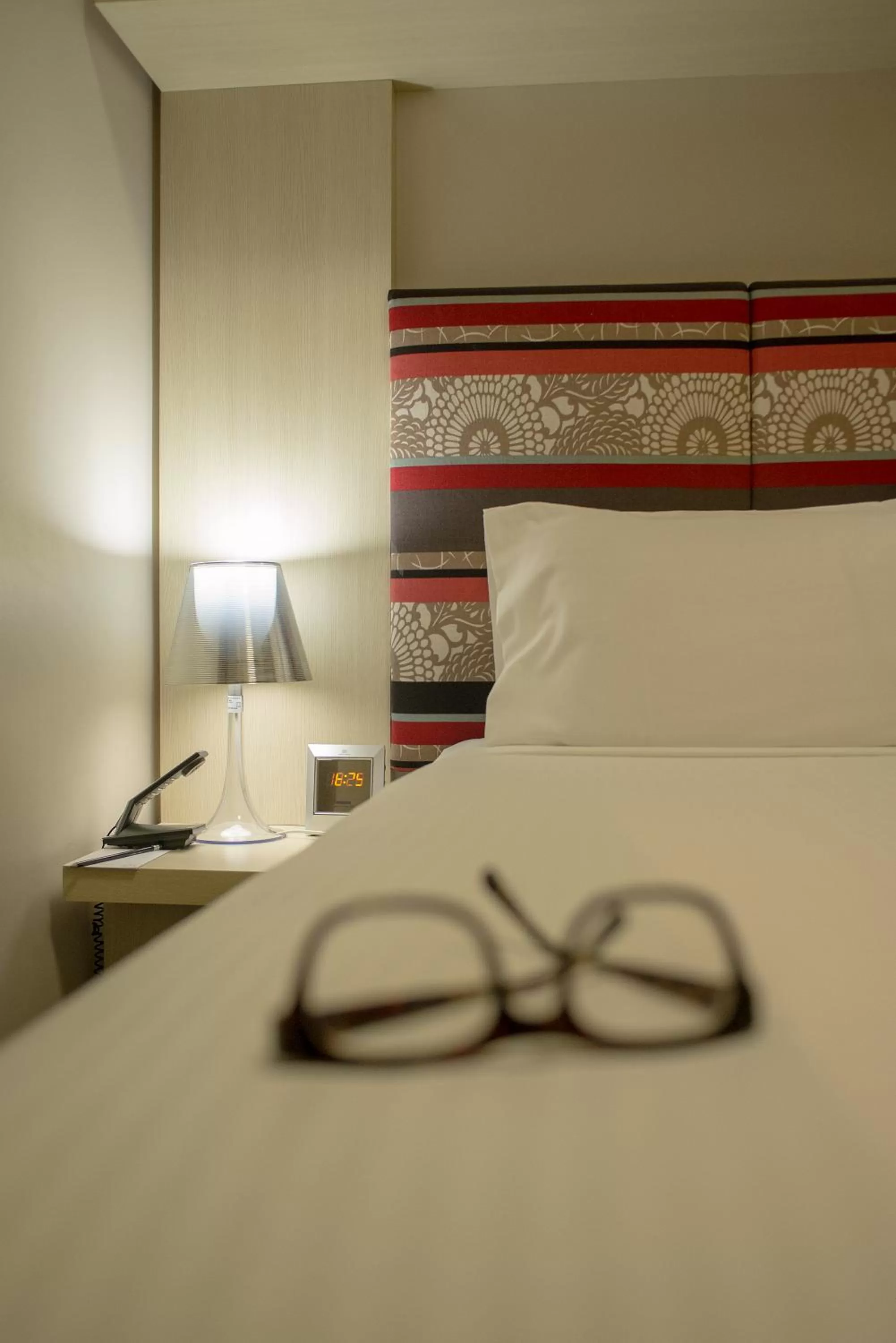 Decorative detail, Bed in Best Western Melbourne City