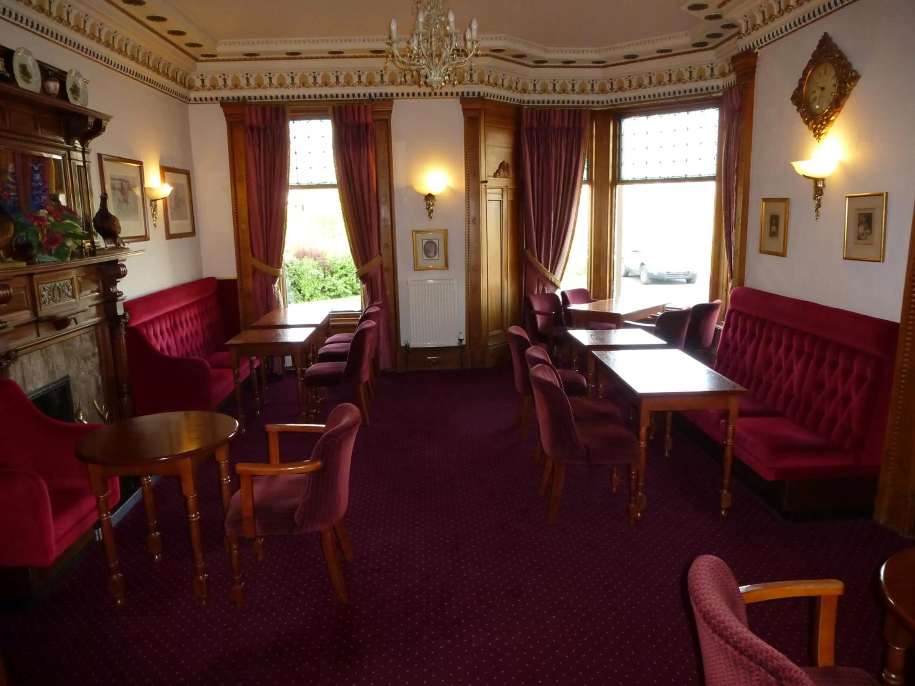 Lounge or bar in Somerton House Hotel