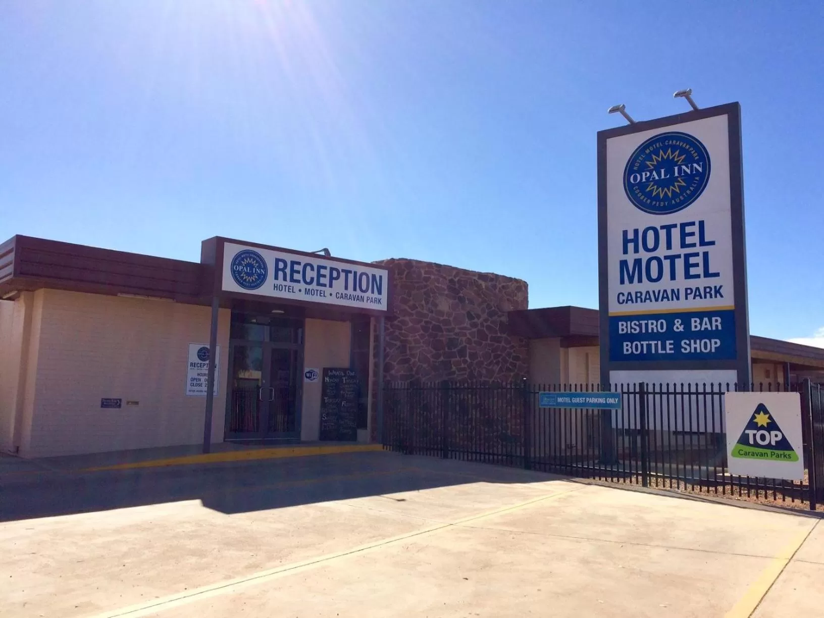 Facade/entrance in Opal Inn Hotel, Motel, Caravan Park