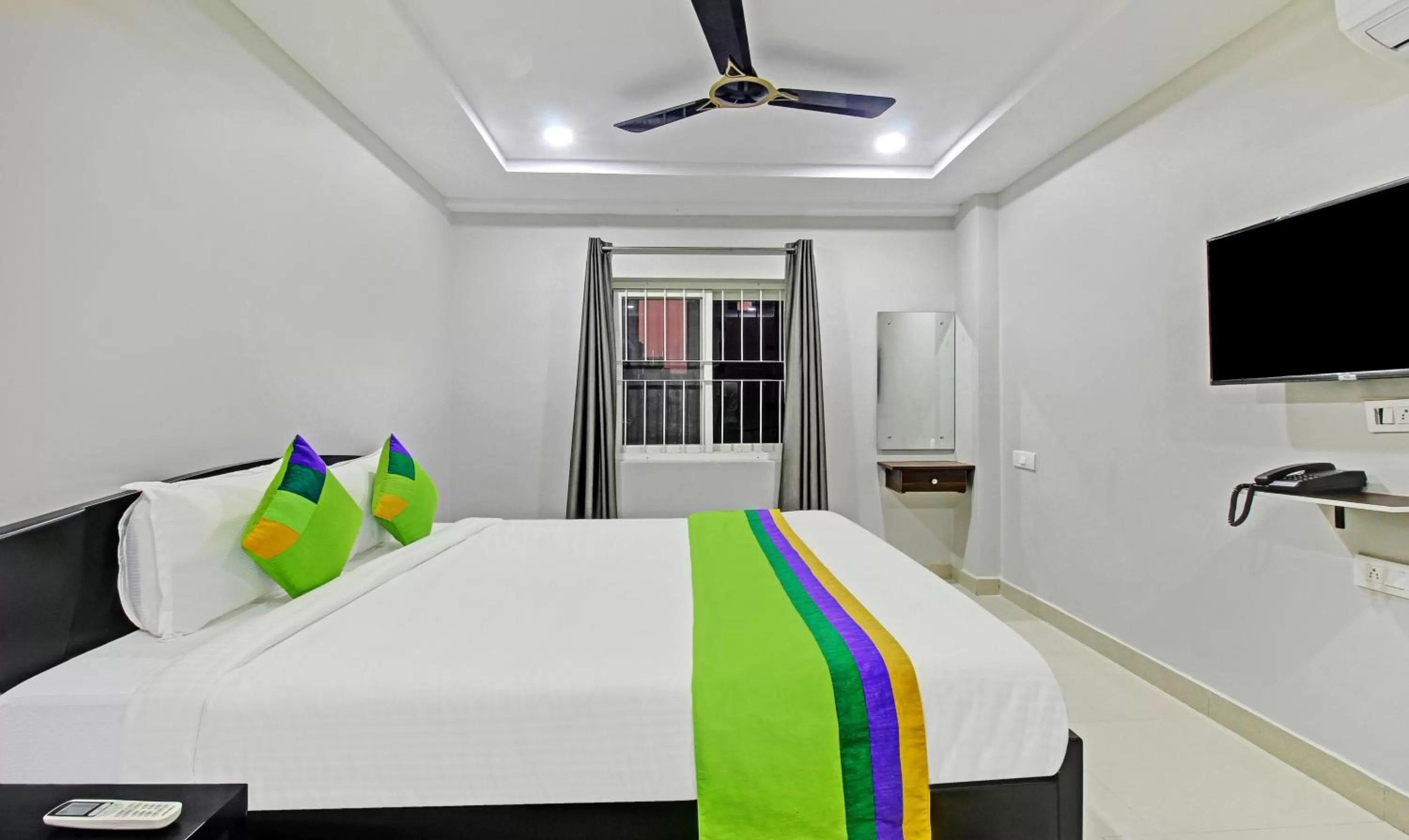 Bedroom, Bed in Itsy Hotels Sunrise Grand, Hitech City