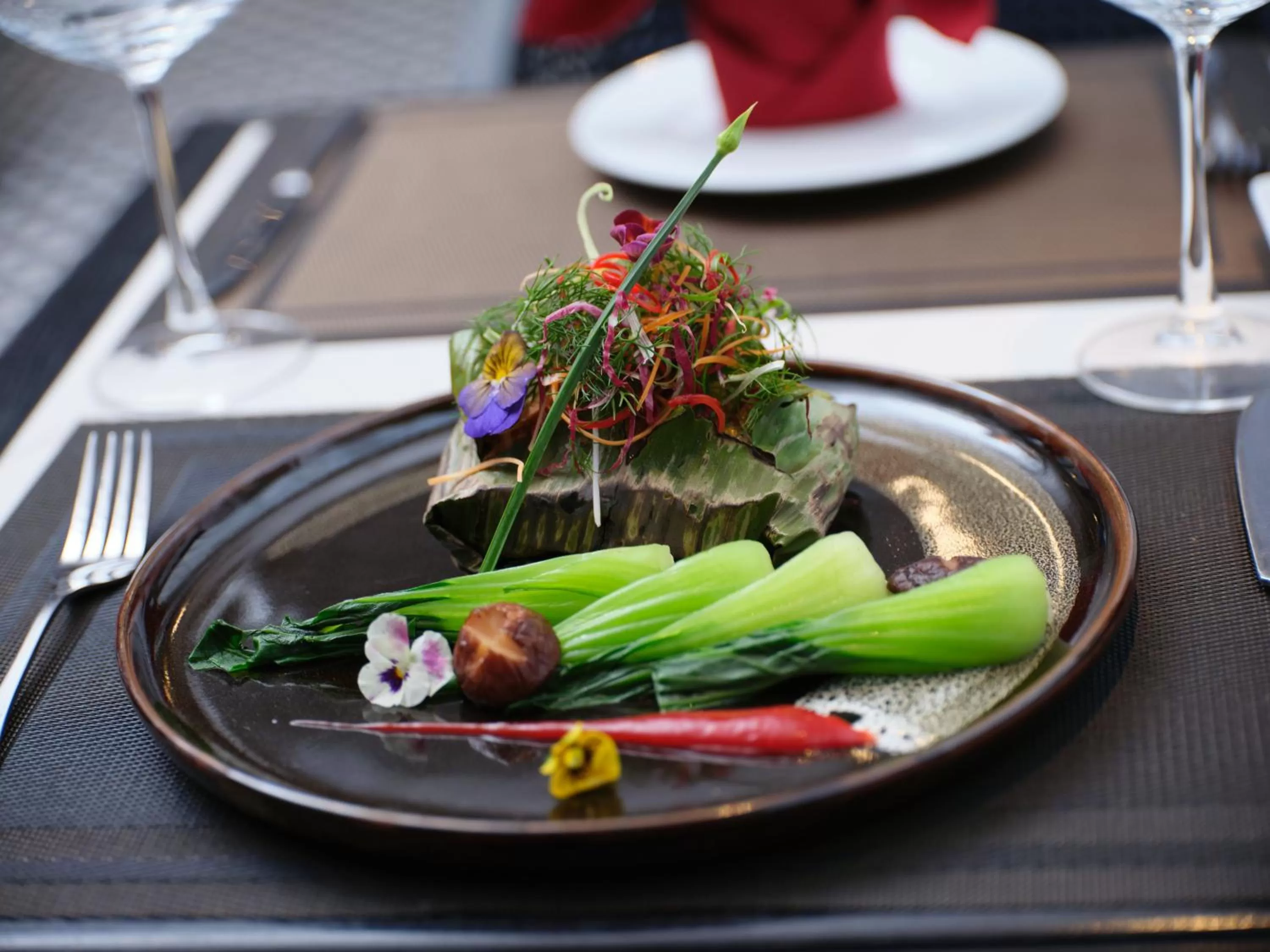 Restaurant/places to eat in Shining Central Hotel & Spa