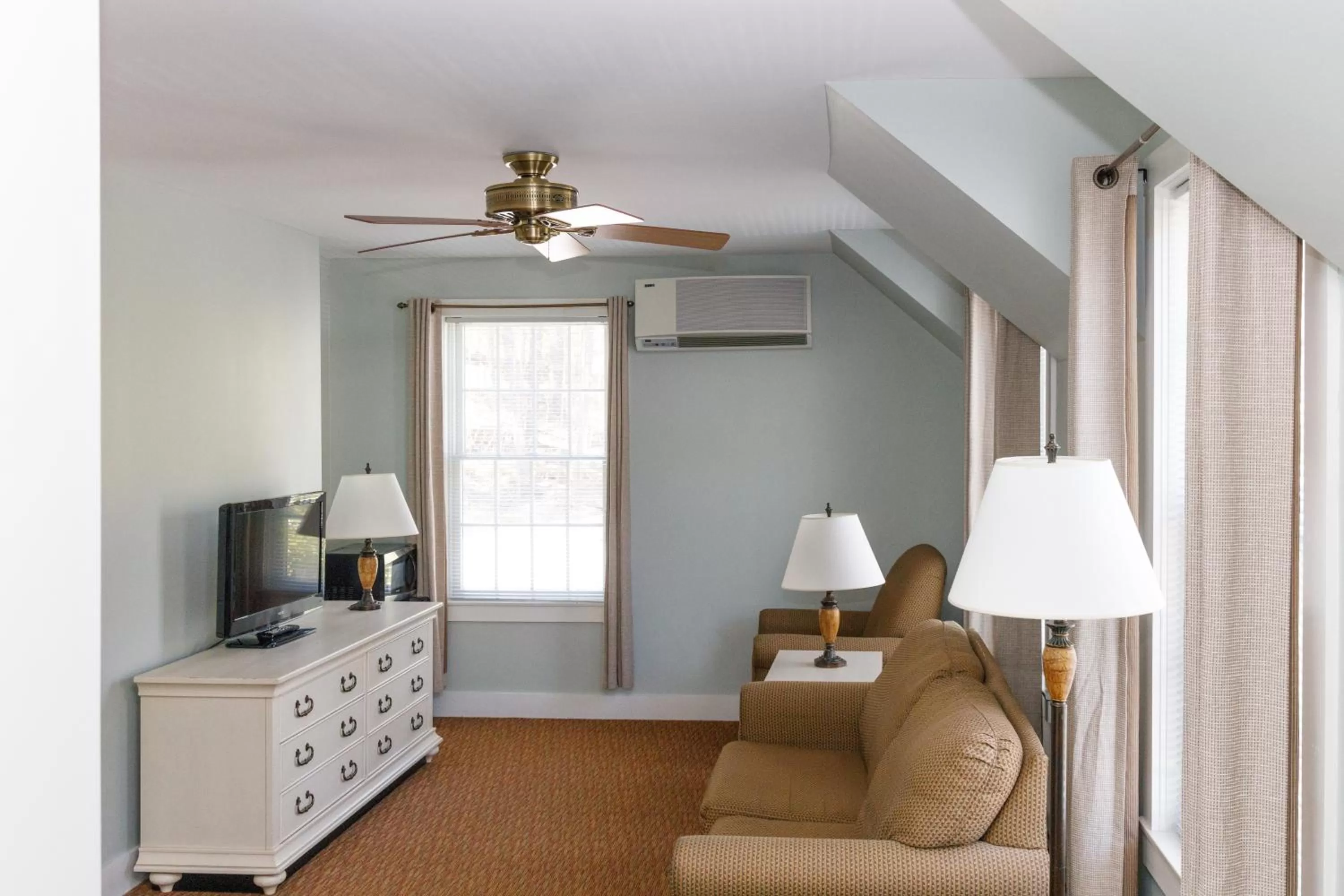 Bedroom in Admiral's Inn Resort