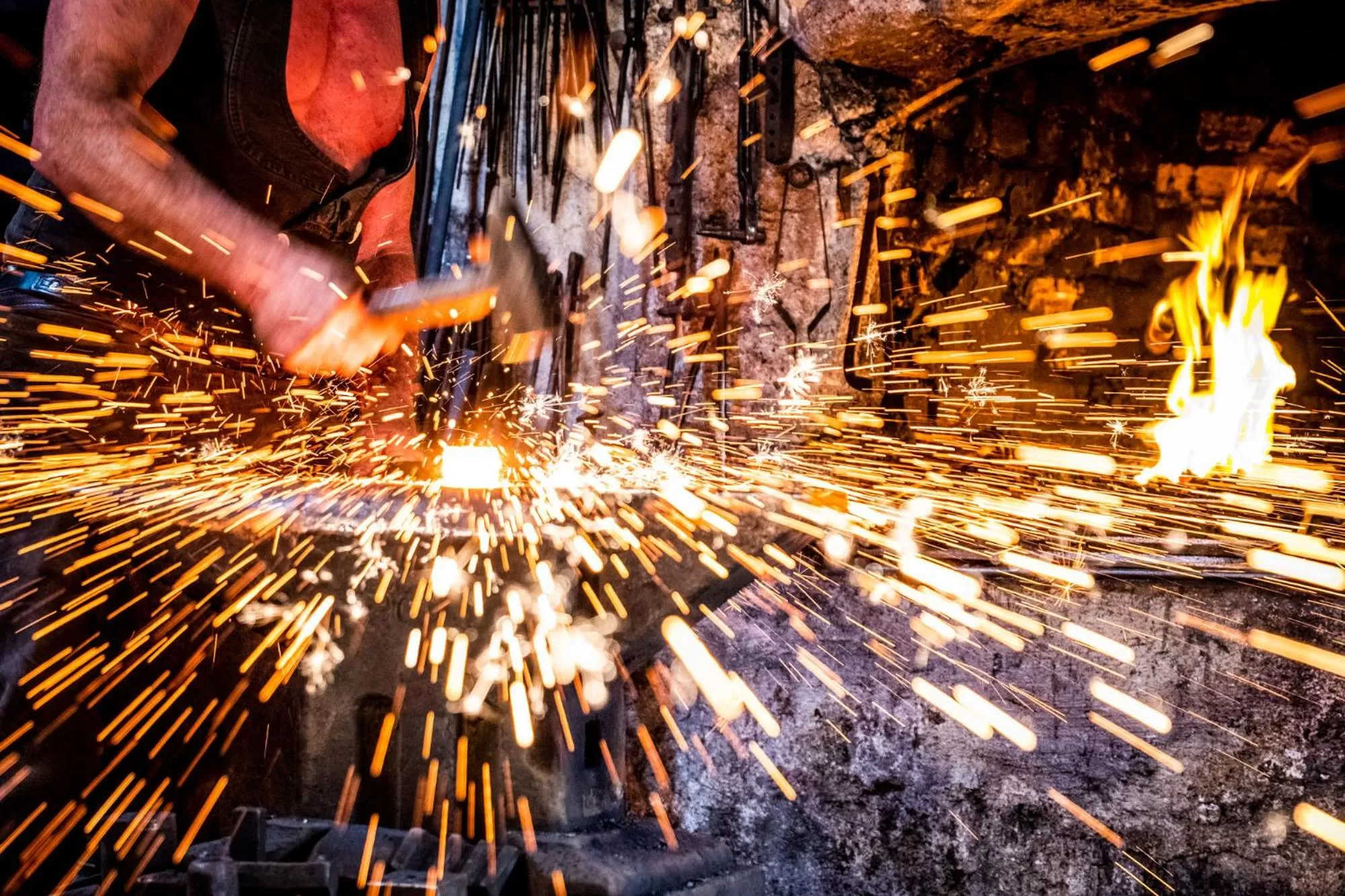 Logo/Certificate/Sign in Die Schmiede