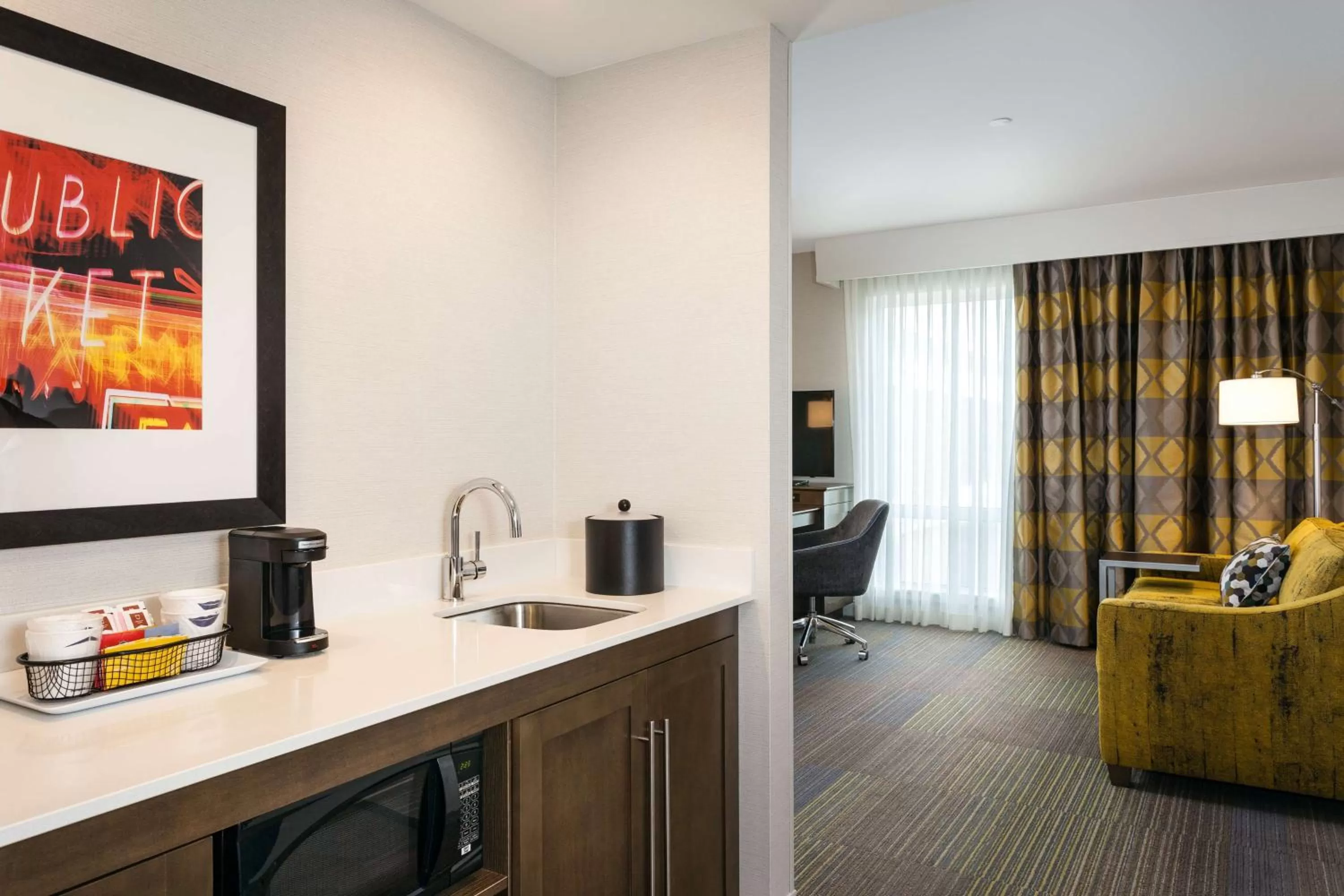 Kitchen or kitchenette in Hampton Inn & Suites by Hilton Seattle/Northgate