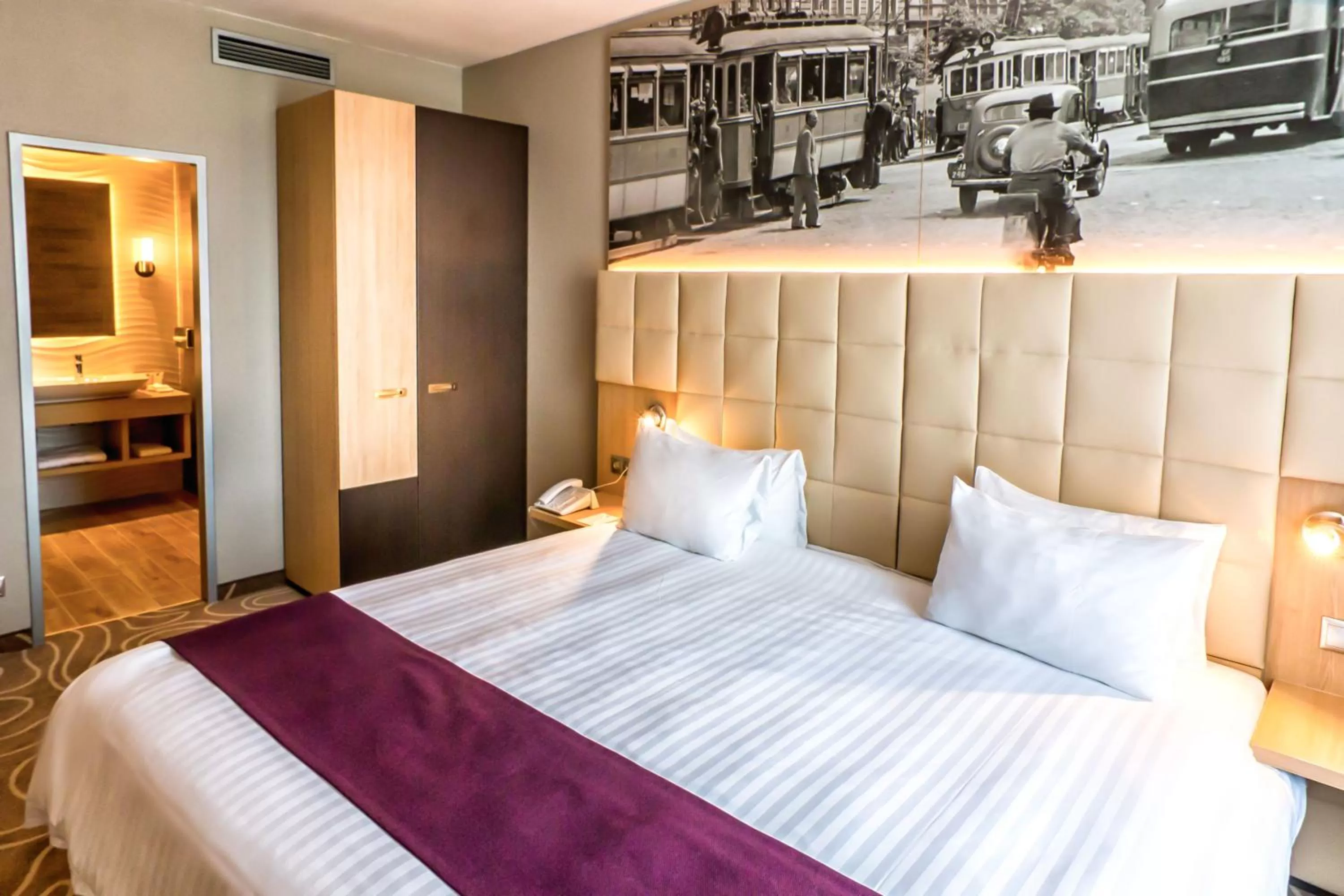 Bedroom, Bed in Holiday Inn Budapest-Budaörs by IHG