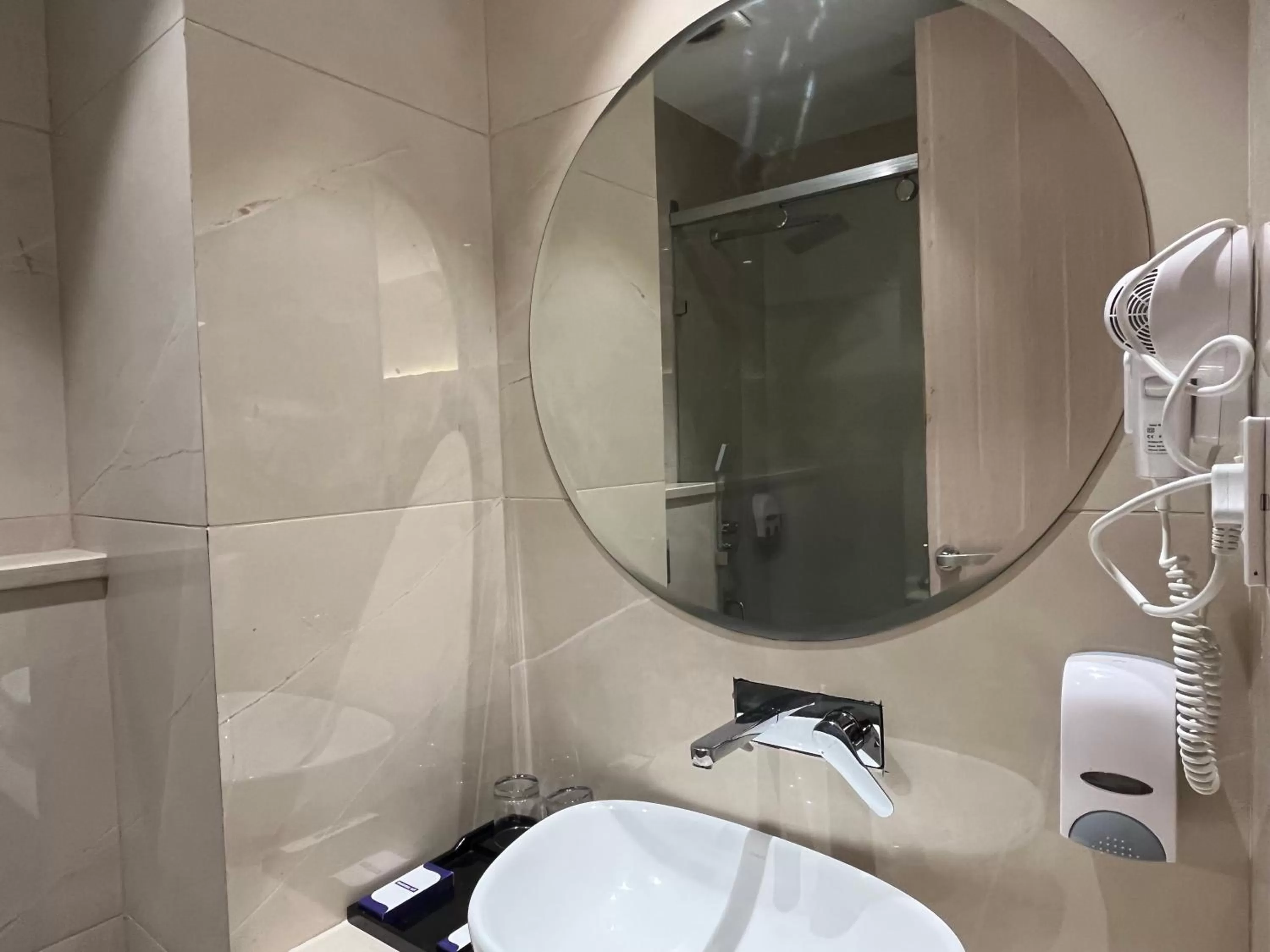 Bathroom in RRV Hotel