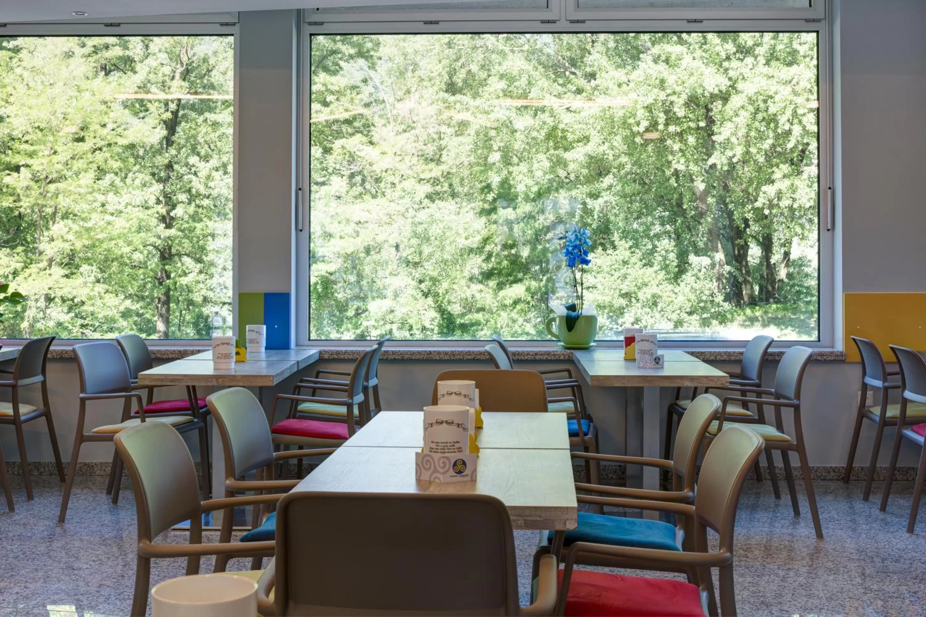 Restaurant/places to eat in Hotel Liberty Self Check-In