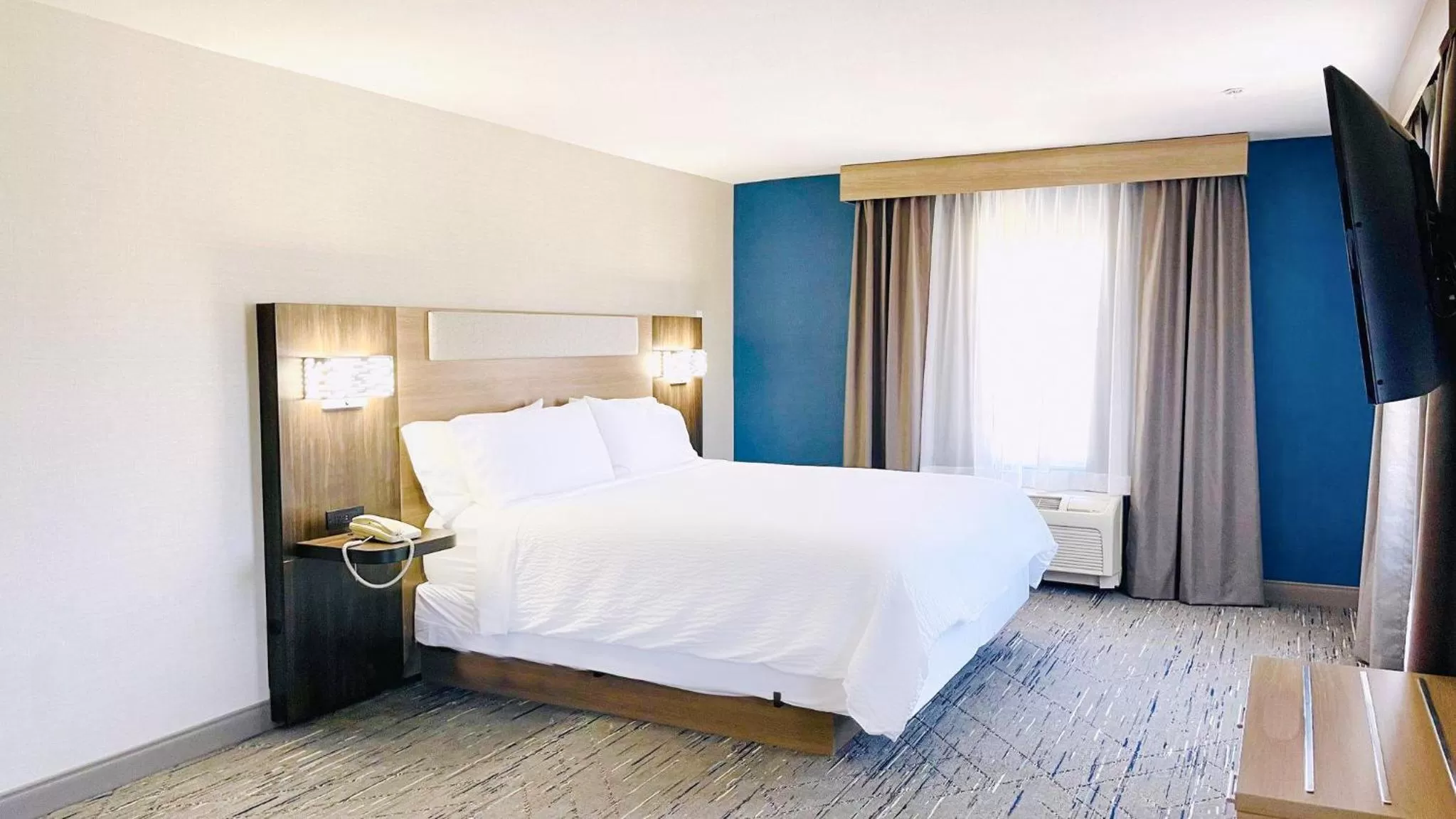 Bed in Holiday Inn Express & Suites Frazier Park by IHG