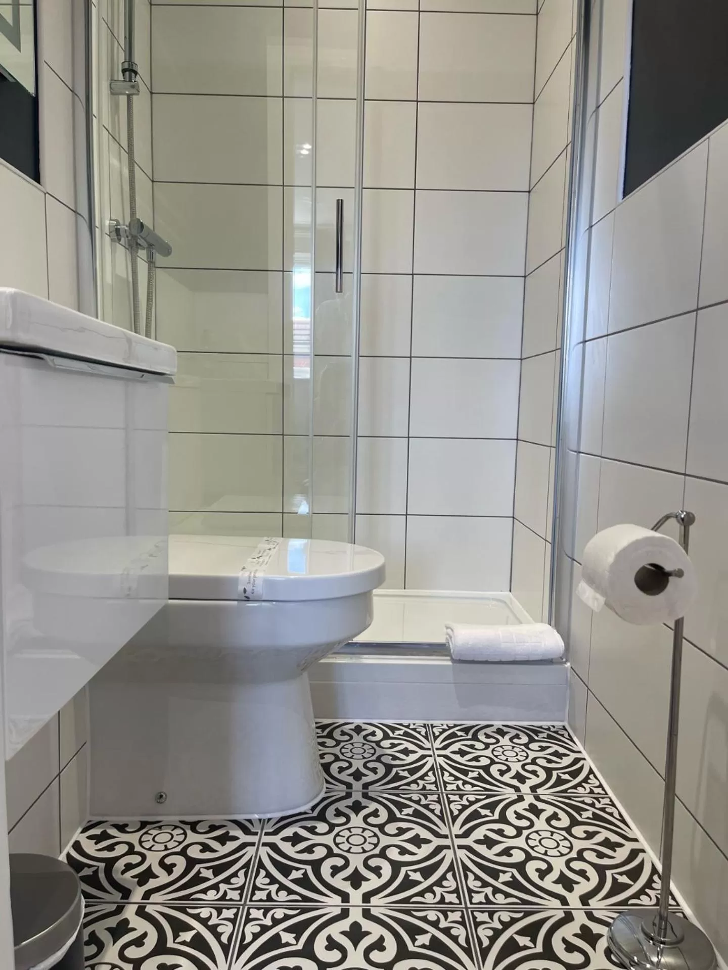 Shower in The Horseshoe & Castle