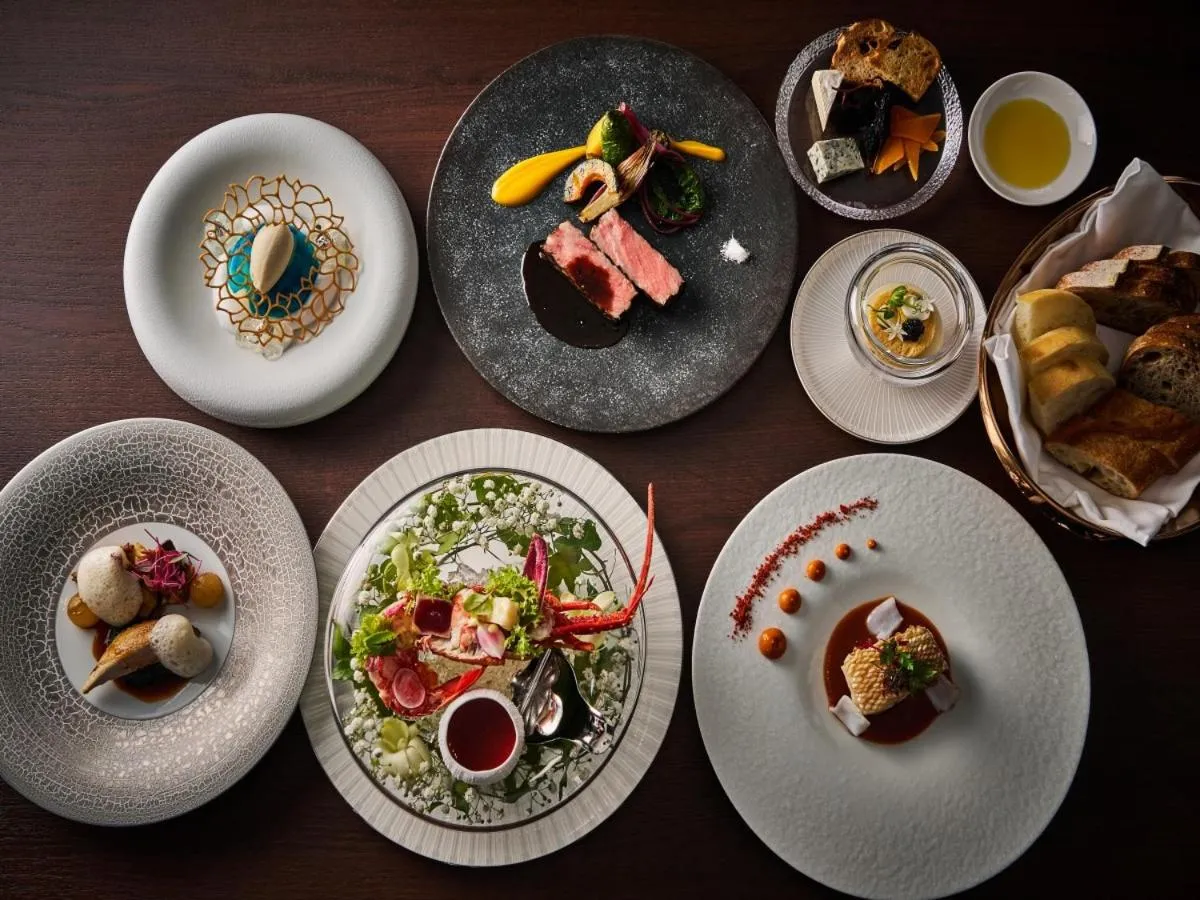 Restaurant/places to eat in Hilton Yokohama