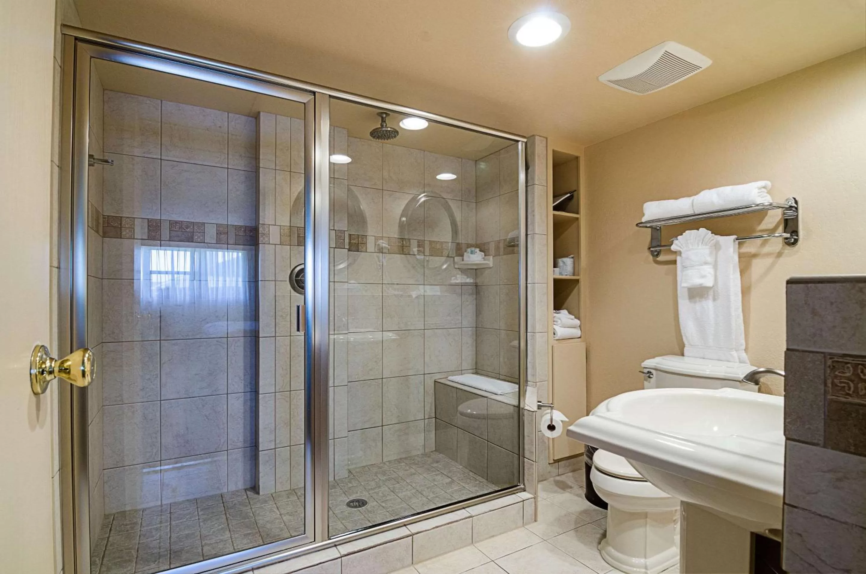 Bedroom in Clarion Inn Garden City