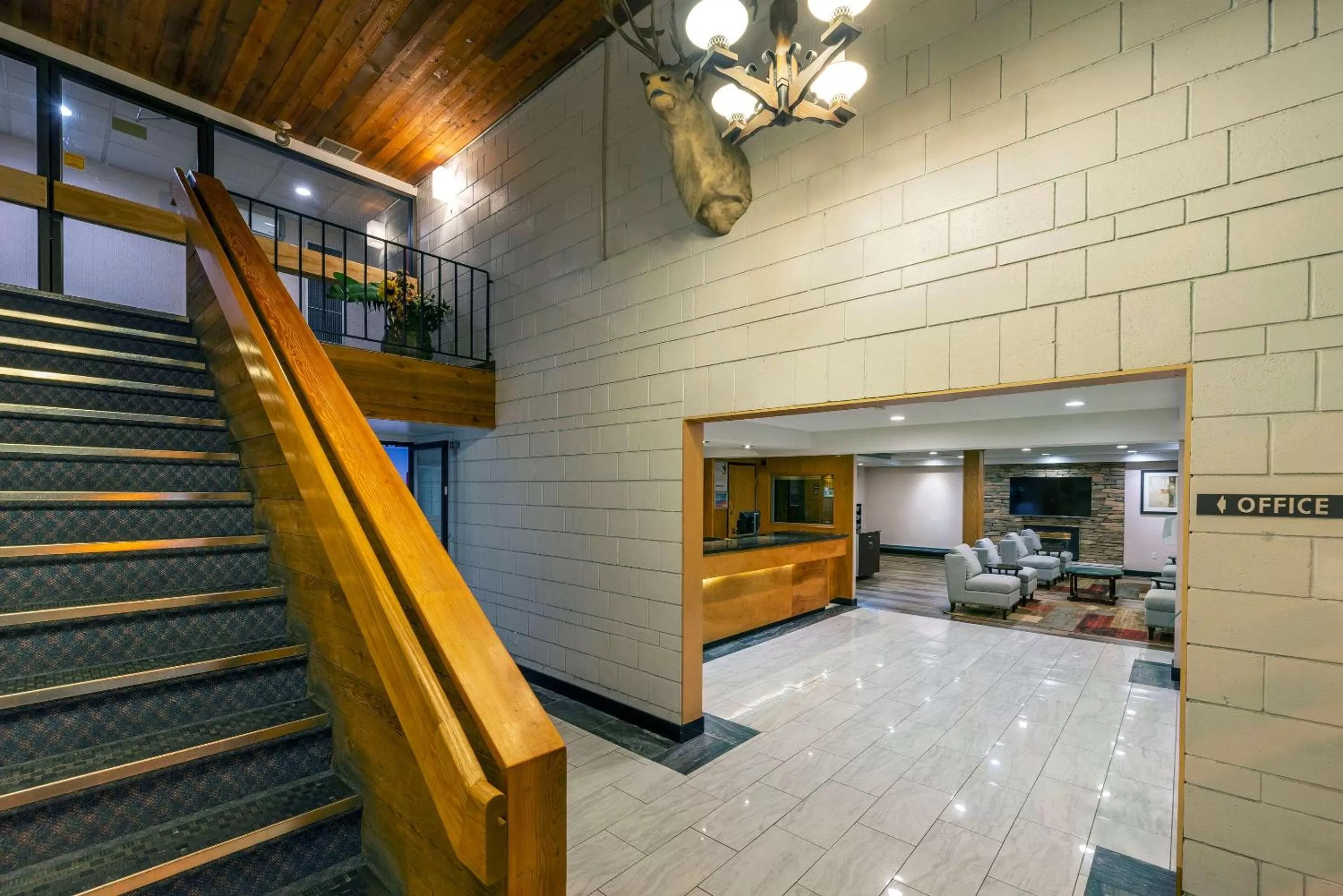 Lobby or reception in Prestige Riverside Lodge Quesnel