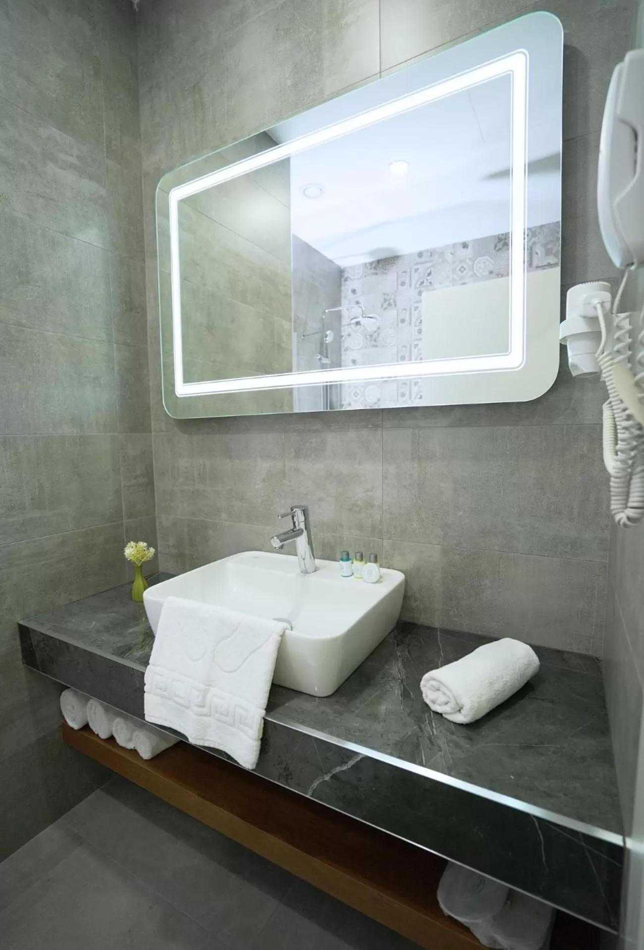 Bathroom in Homey AirPort Hotel