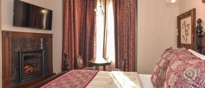 Bedroom, Bed in Blackbird Inn