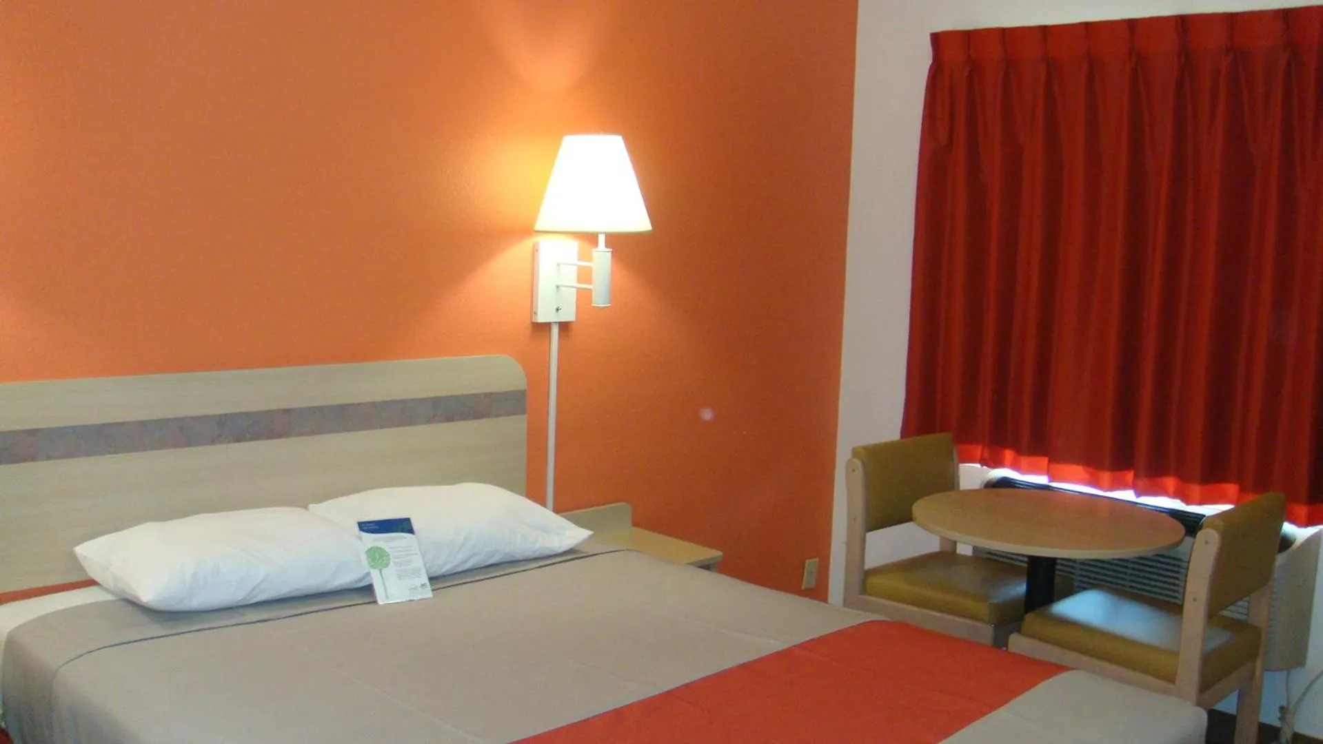 Photo of the whole room, Bed in Motel 6-Marysville, CA