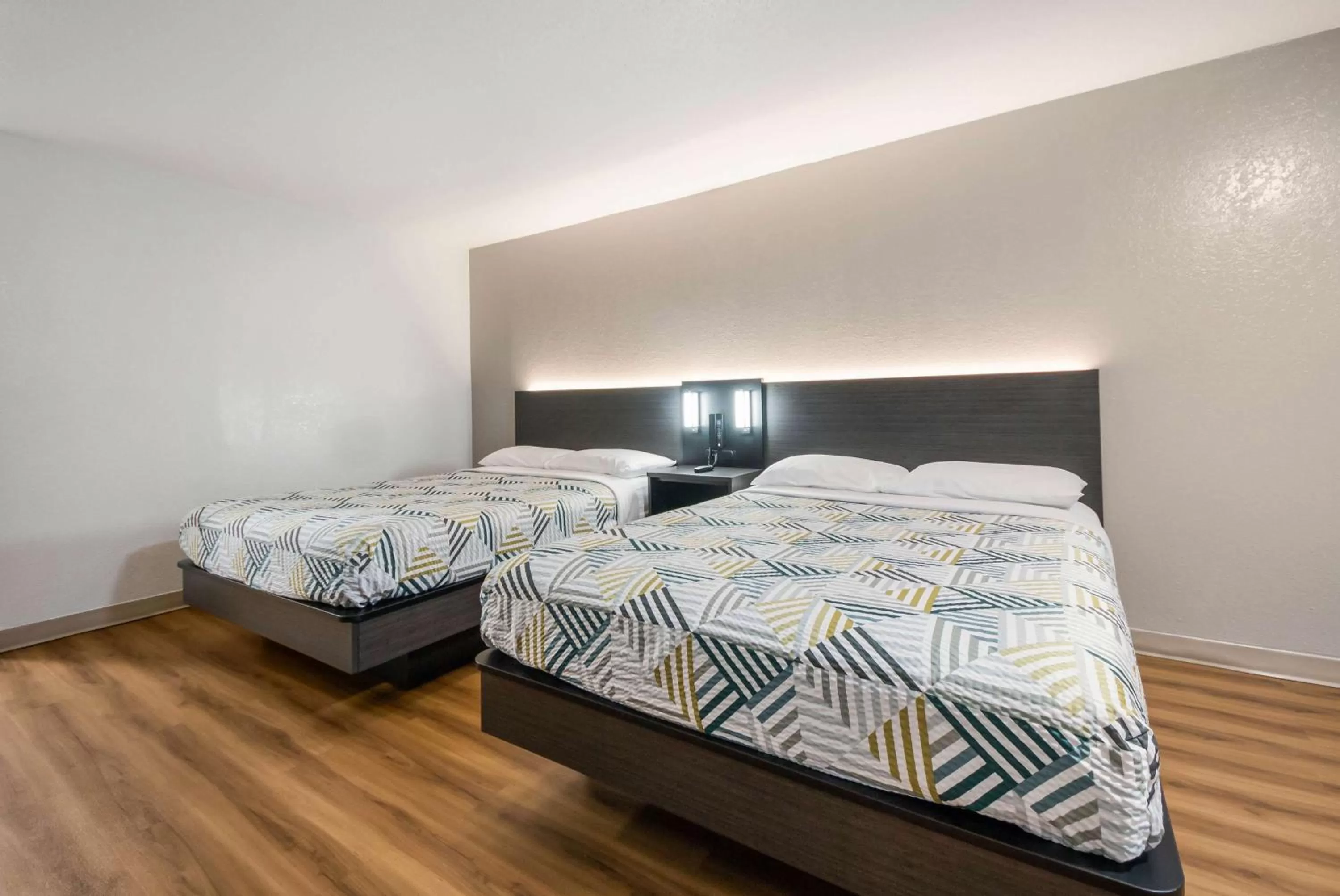 Photo of the whole room, Bed in Motel 6-Laredo, TX - North I-35