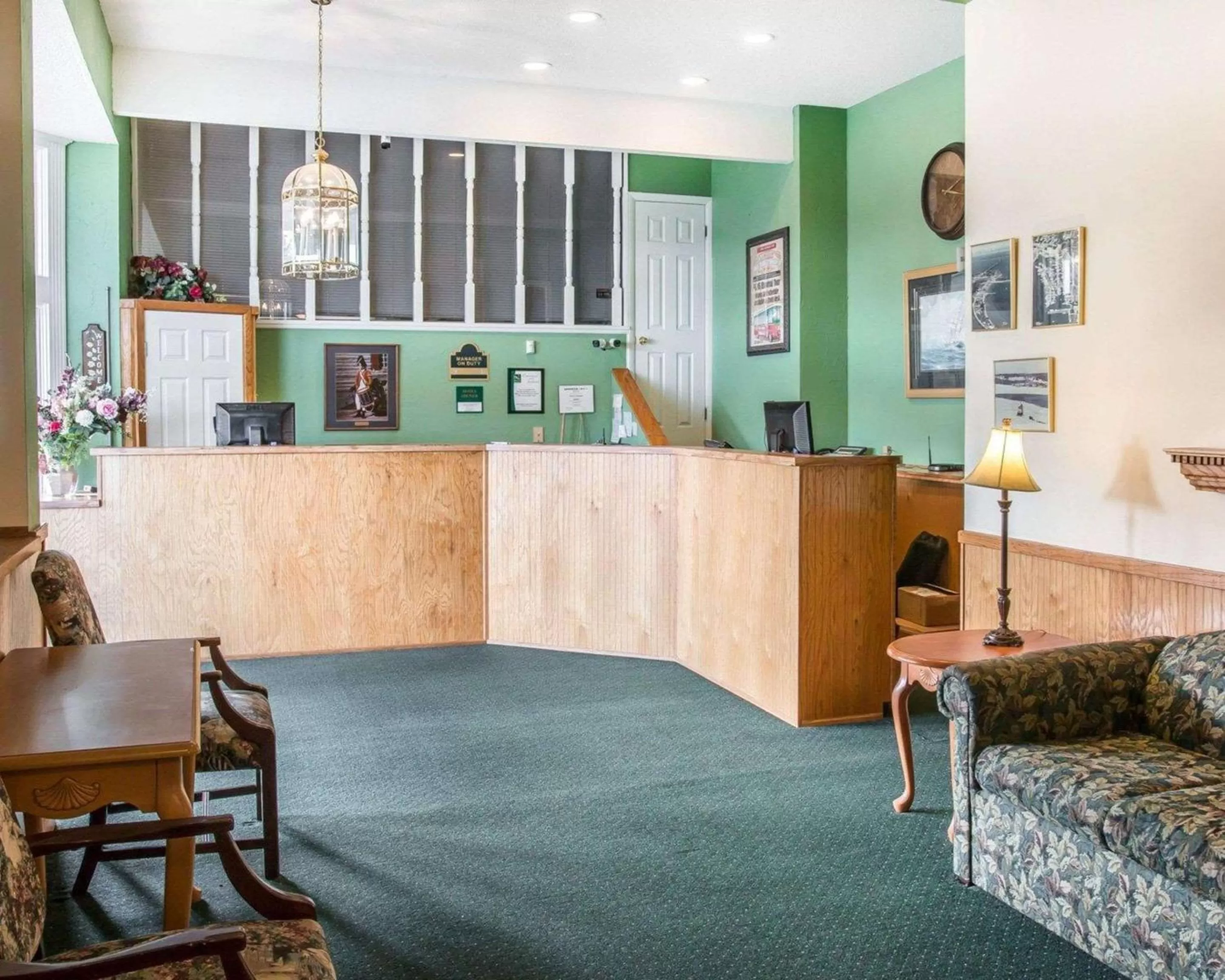 Lobby or reception in Quality Inn & Suites Mackinaw City Beachfront