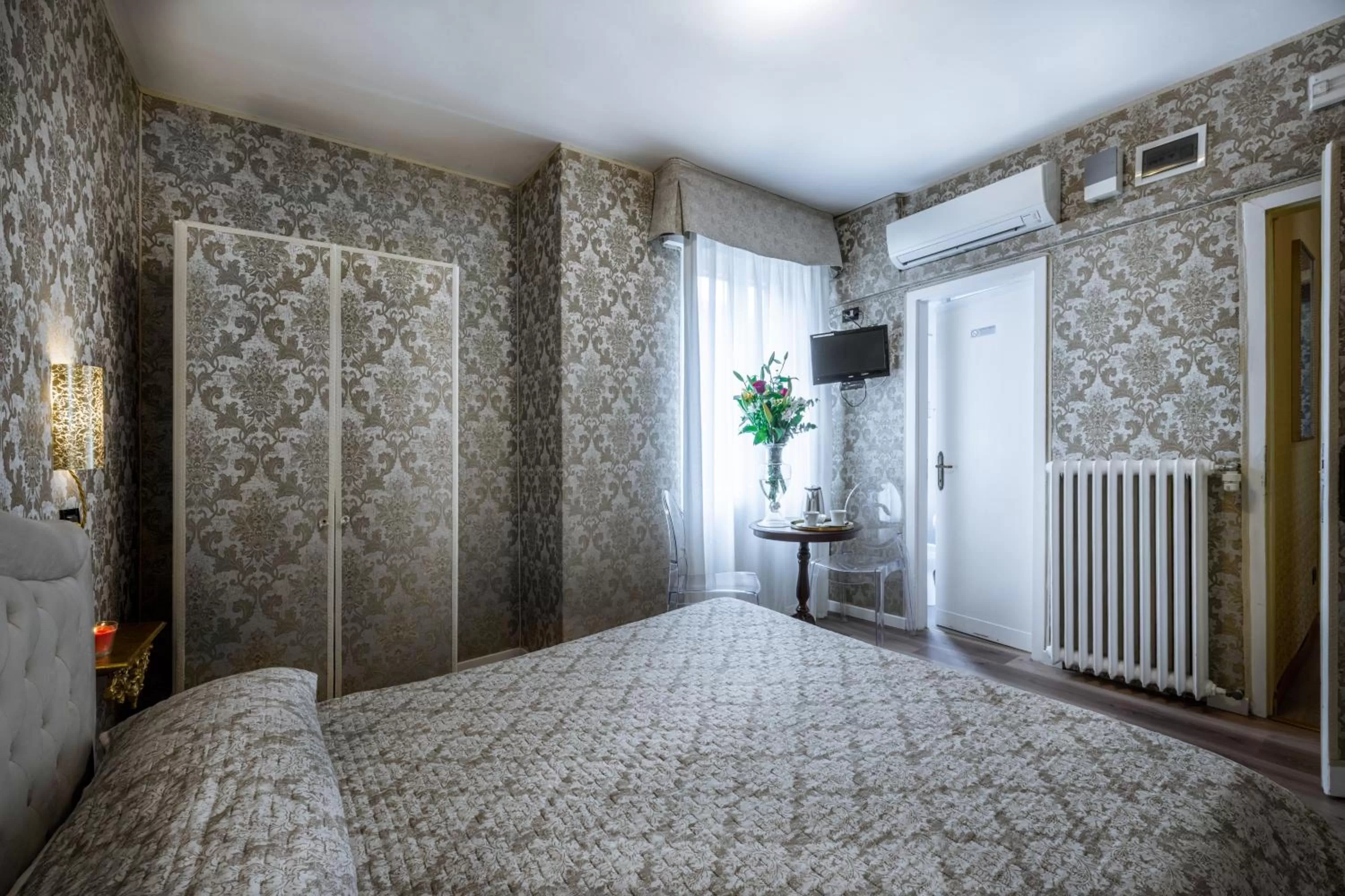 Photo of the whole room, Bed in Hotel Apostoli Garden