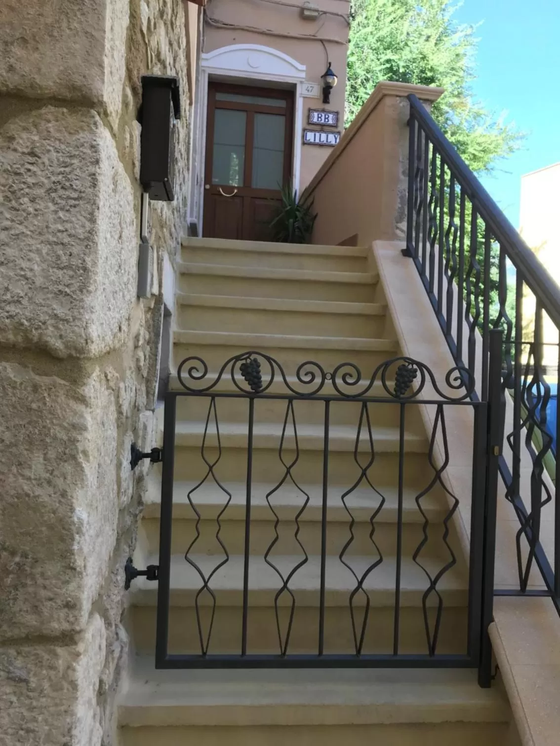 Facade/entrance in Lilly