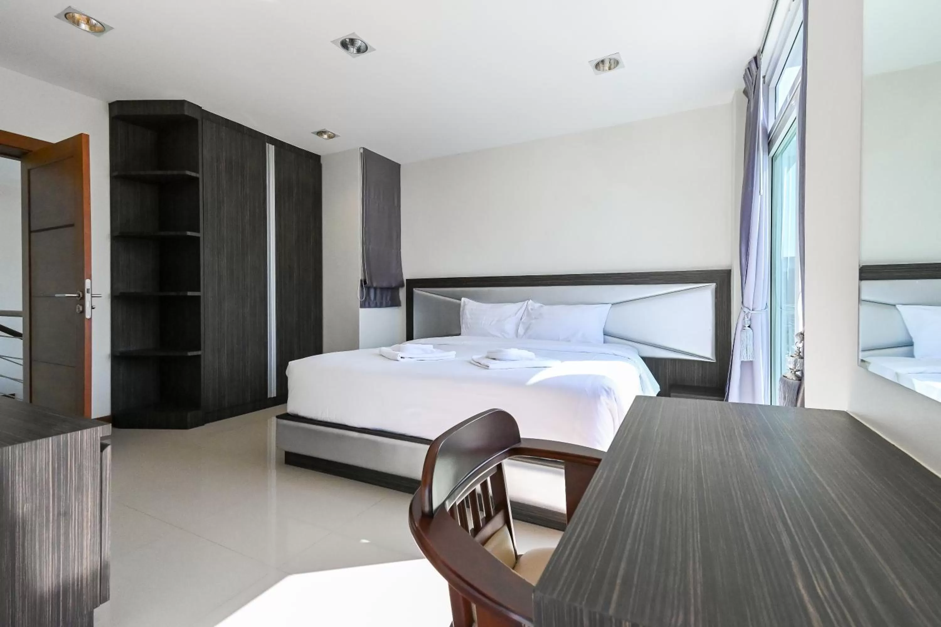 Bedroom, Bed in Golden Sea Hua Hin - SHA Extra Plus