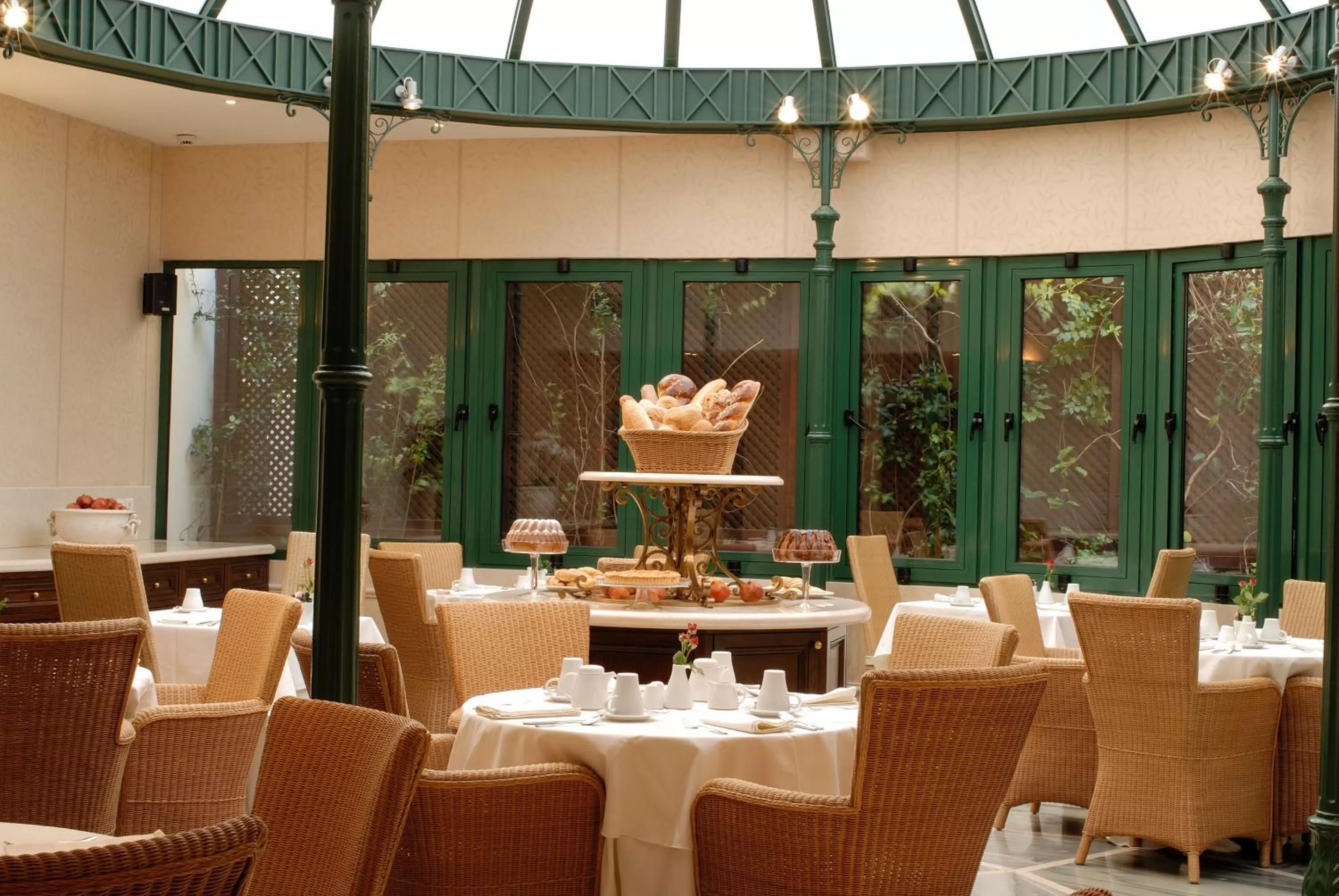 Restaurant/places to eat in Hera Hotel