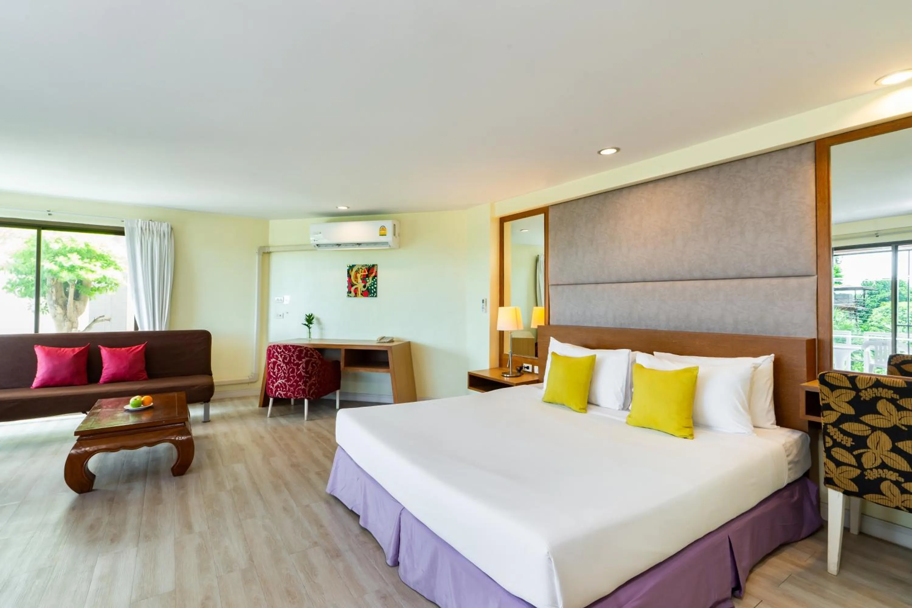 Living room, Bed in Bella Villa Metro