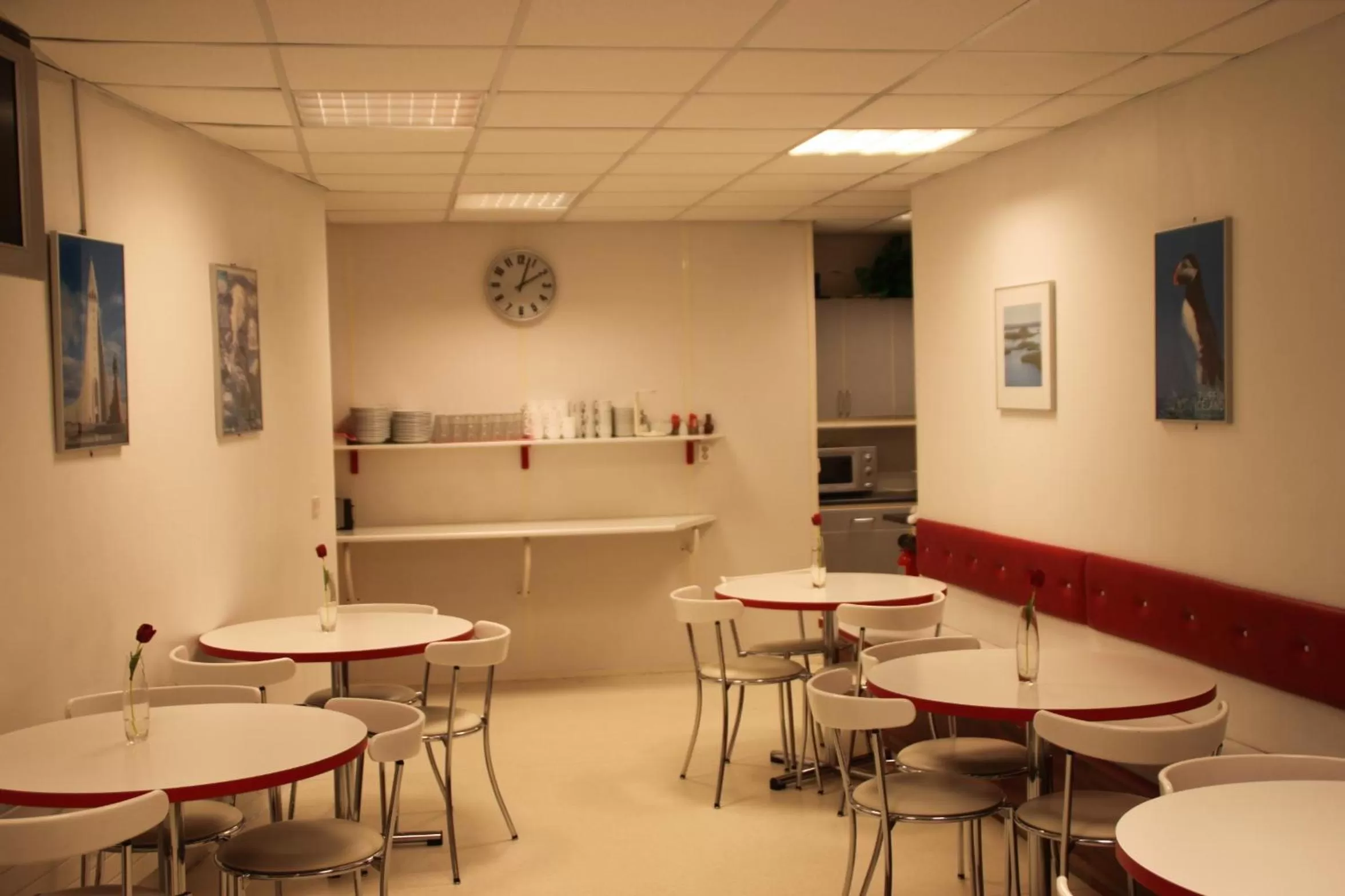 Restaurant/places to eat in 101 Guesthouse Hotel