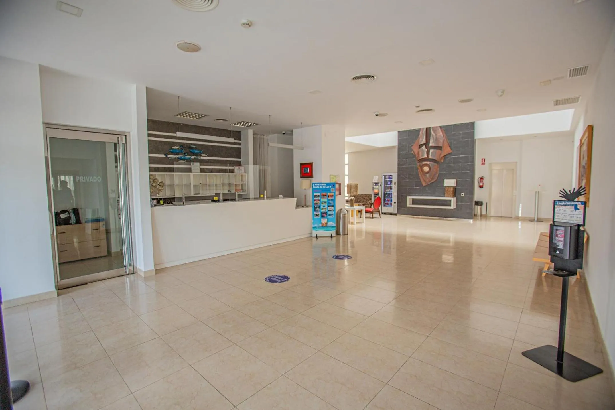 Lobby or reception in Hotel Adiafa