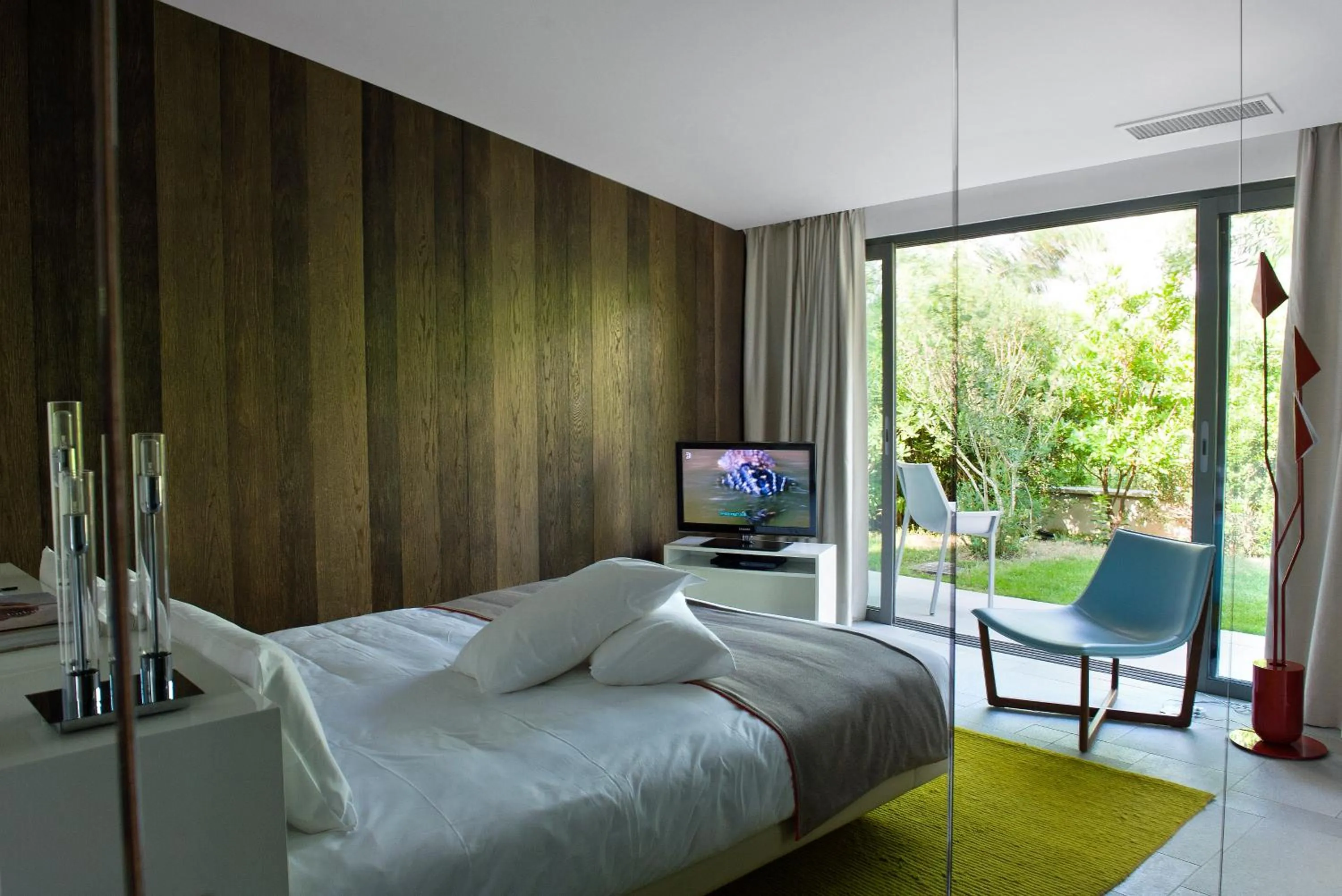 Bedroom, Bed in Sezz Saint-Tropez