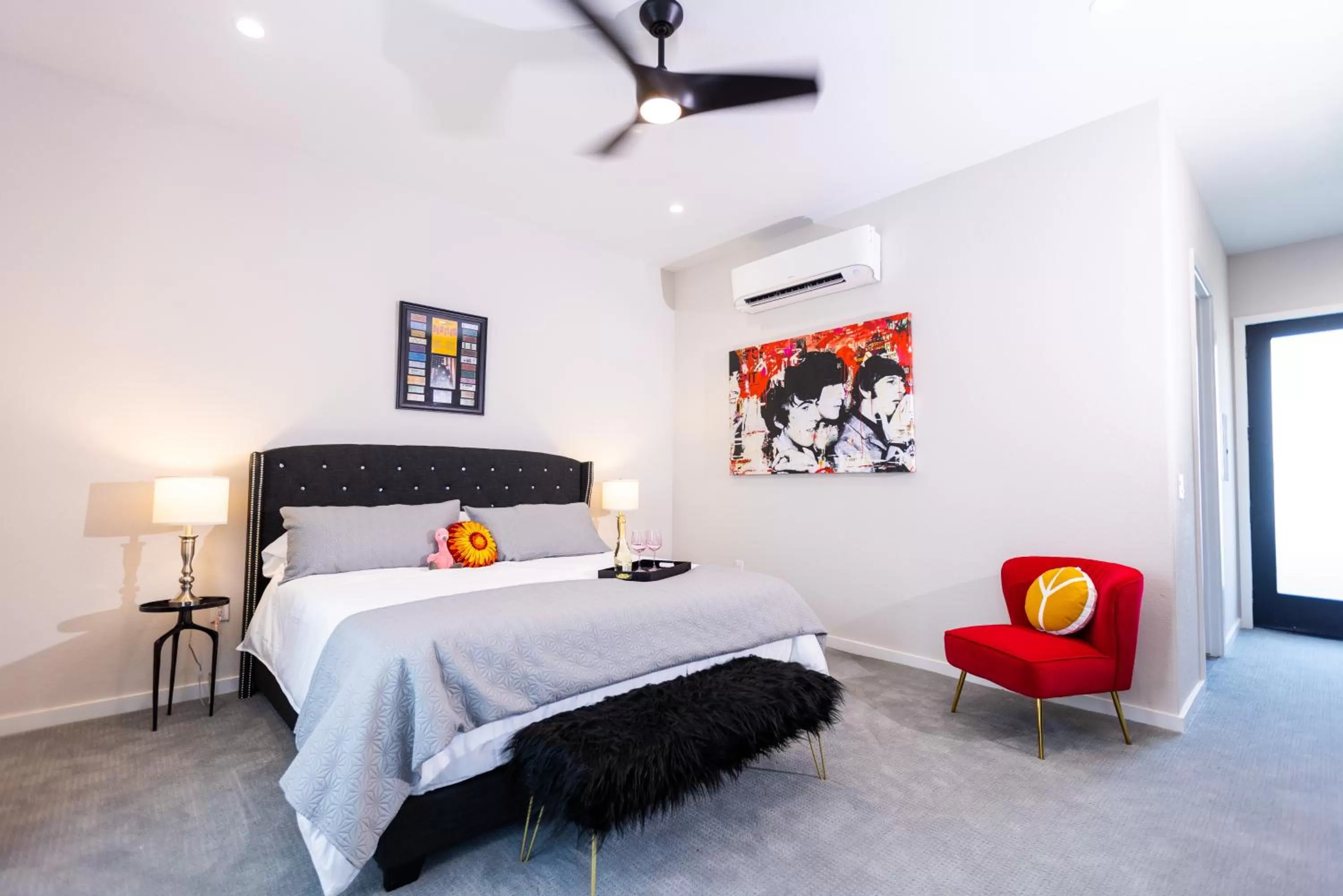 Bedroom, Bed in The Bentley Hotel on 290