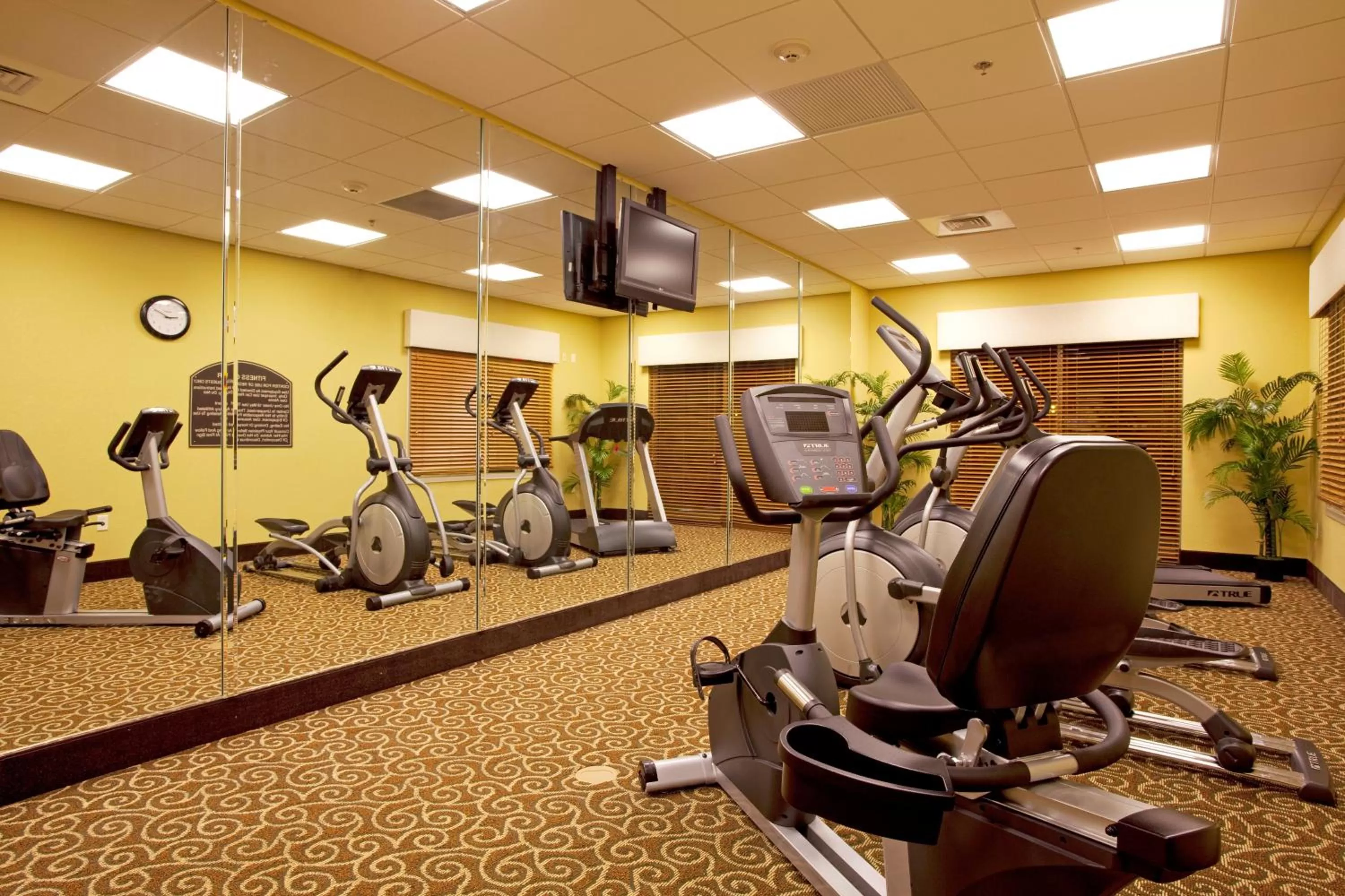 Spa and wellness centre/facilities in Holiday Inn Express Hotel & Suites Chaffee - Jacksonville West by IHG