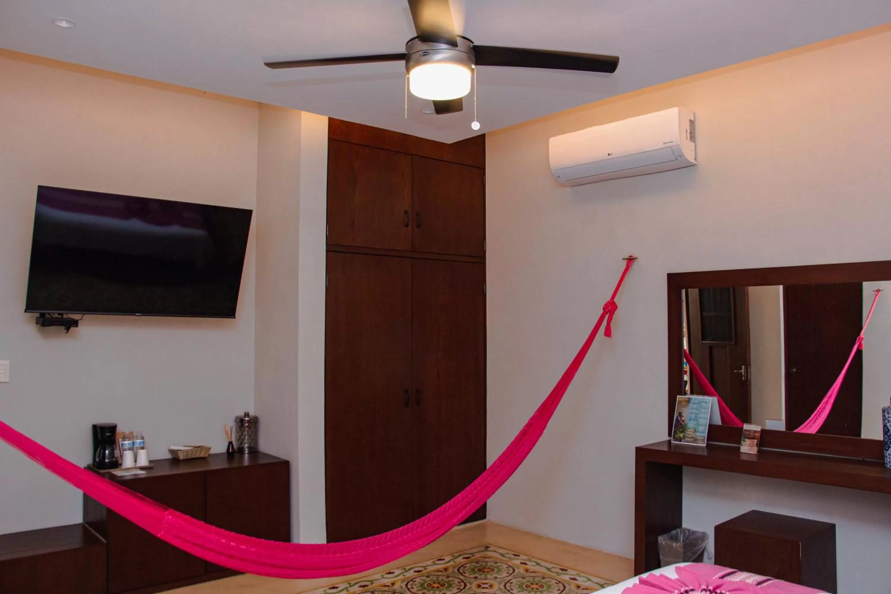 Photo of the whole room in Hotel Marionetas