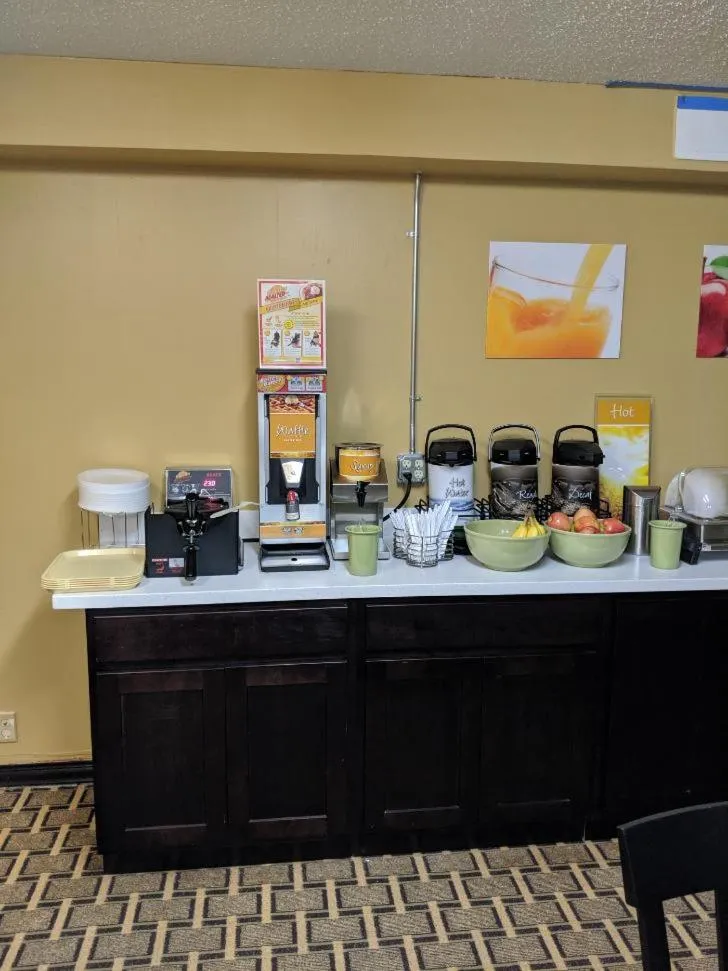 Coffee/tea facilities in Quality Inn Vincennes