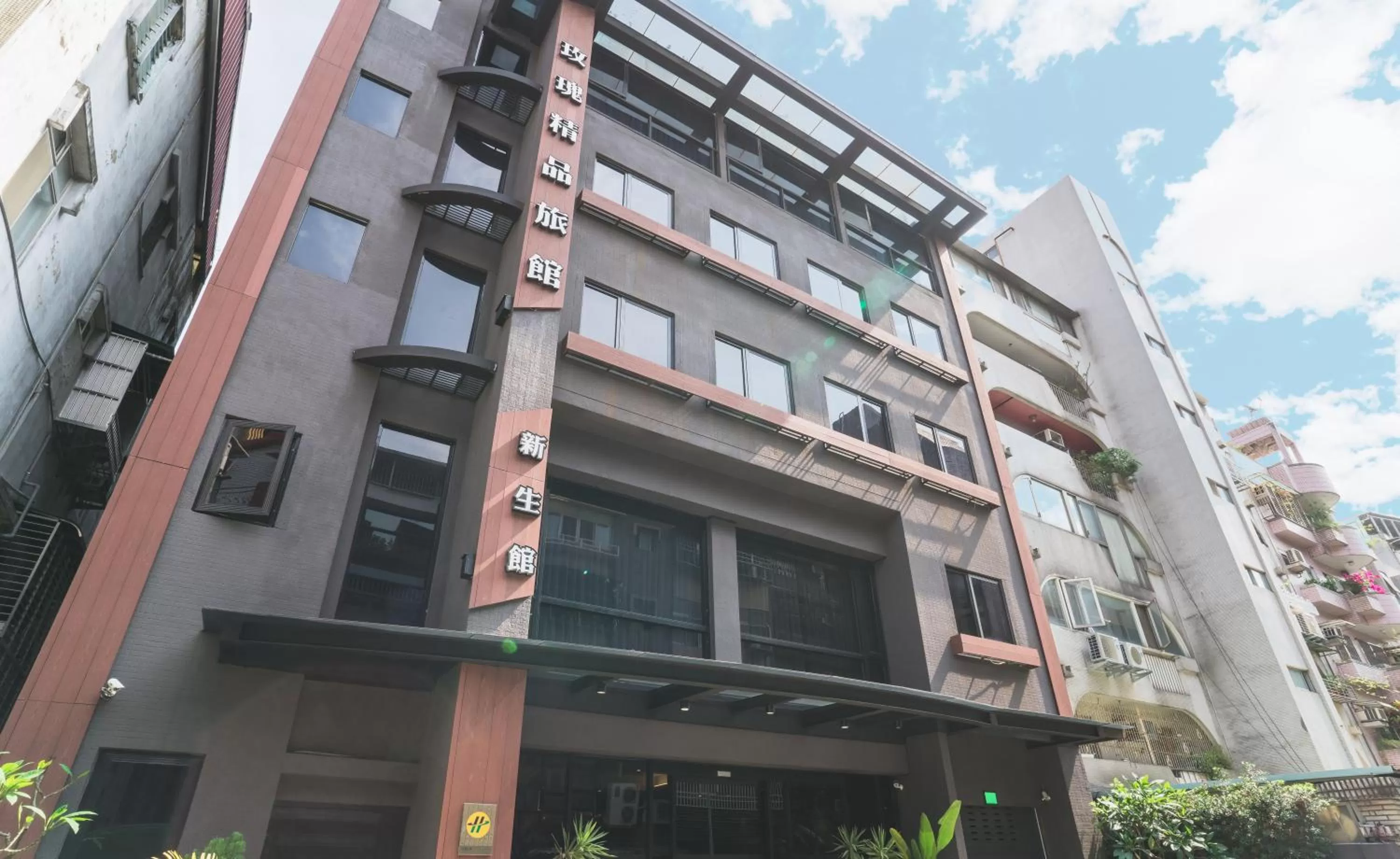 Facade/entrance in Royal Rose Hotel Xinsheng