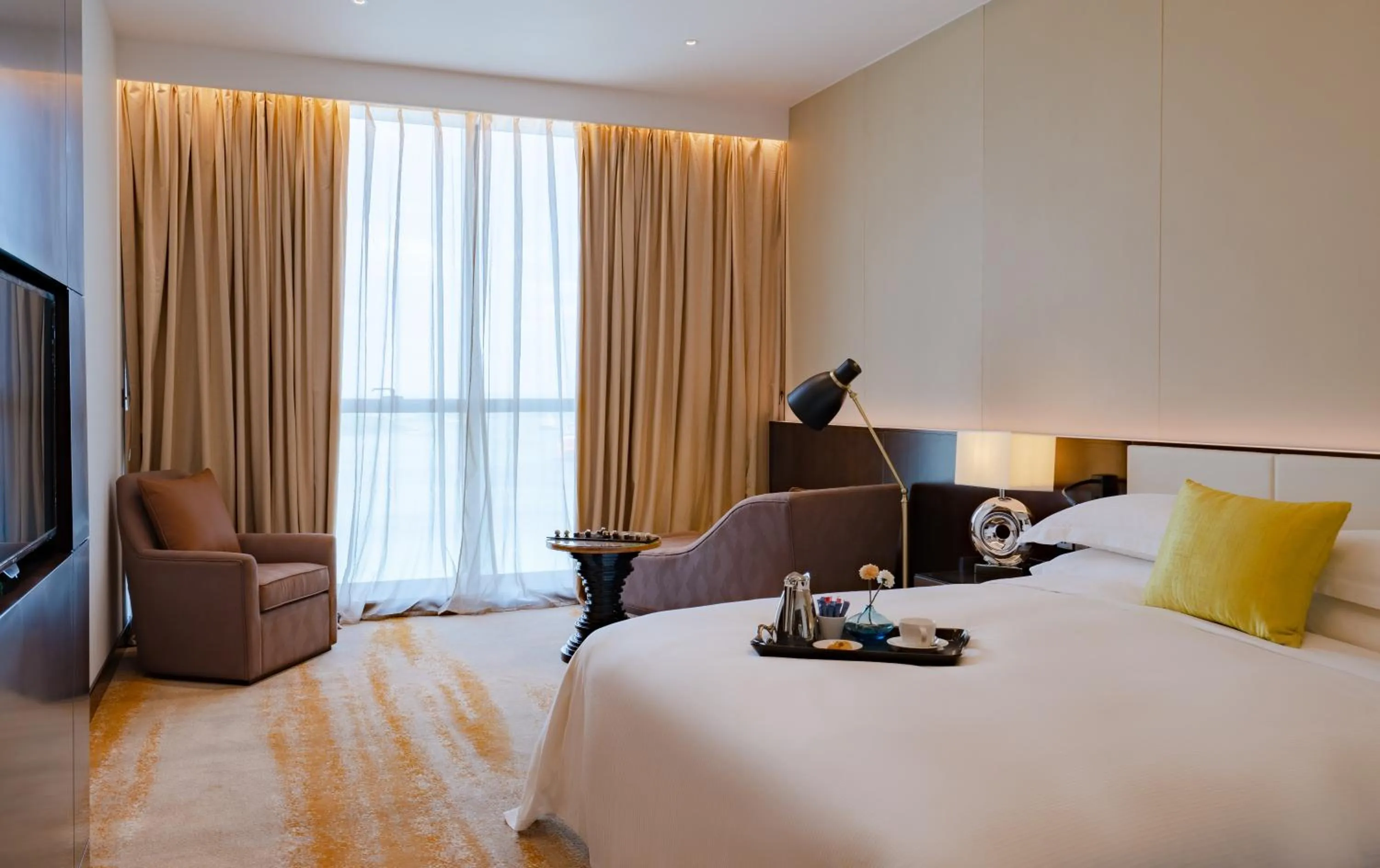 Bedroom, Bed in Johari Rotana