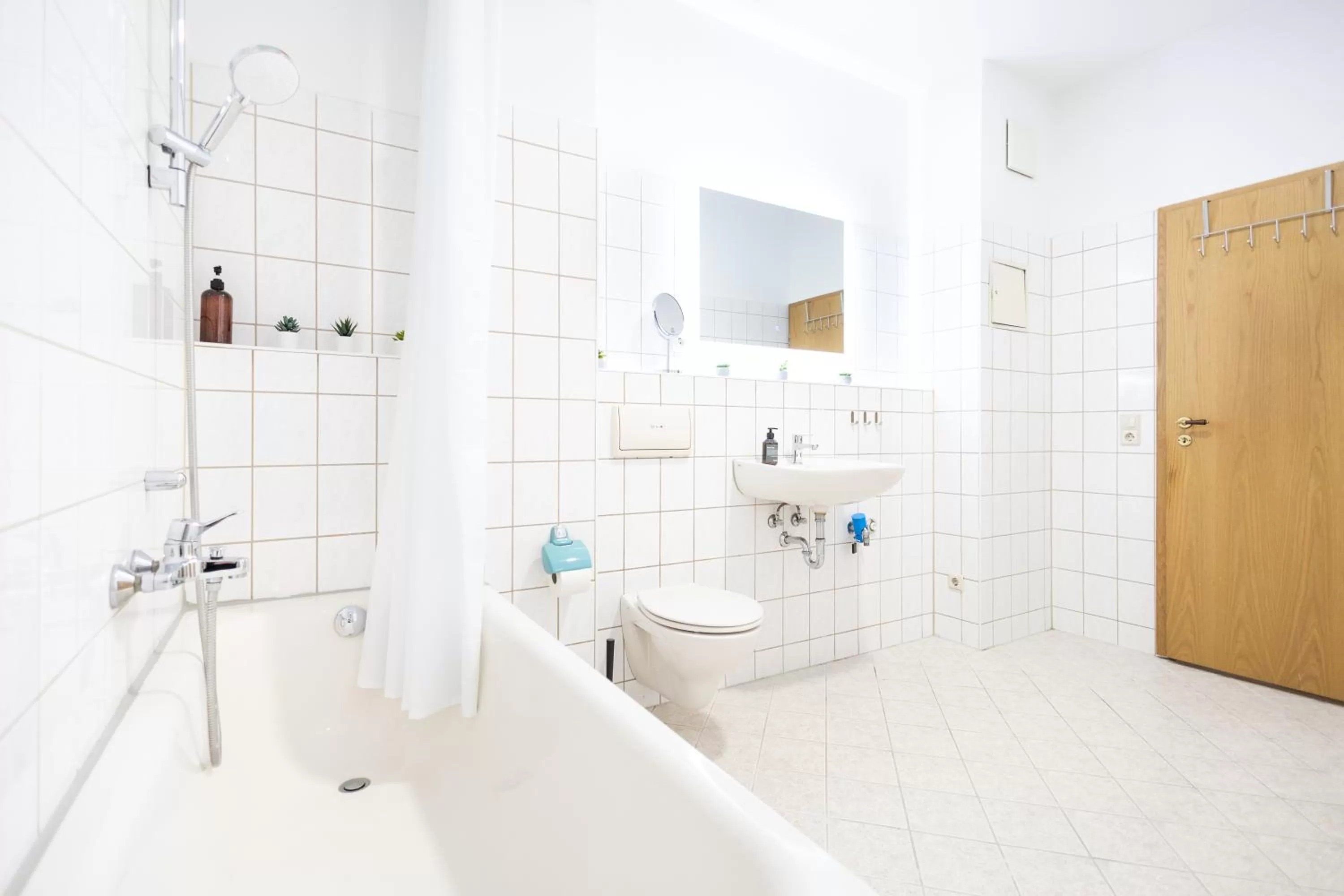 Shower in Apartments an der Oper - Innenstadt - Zentral - Küche - Wifi - Powered by Ko-Living