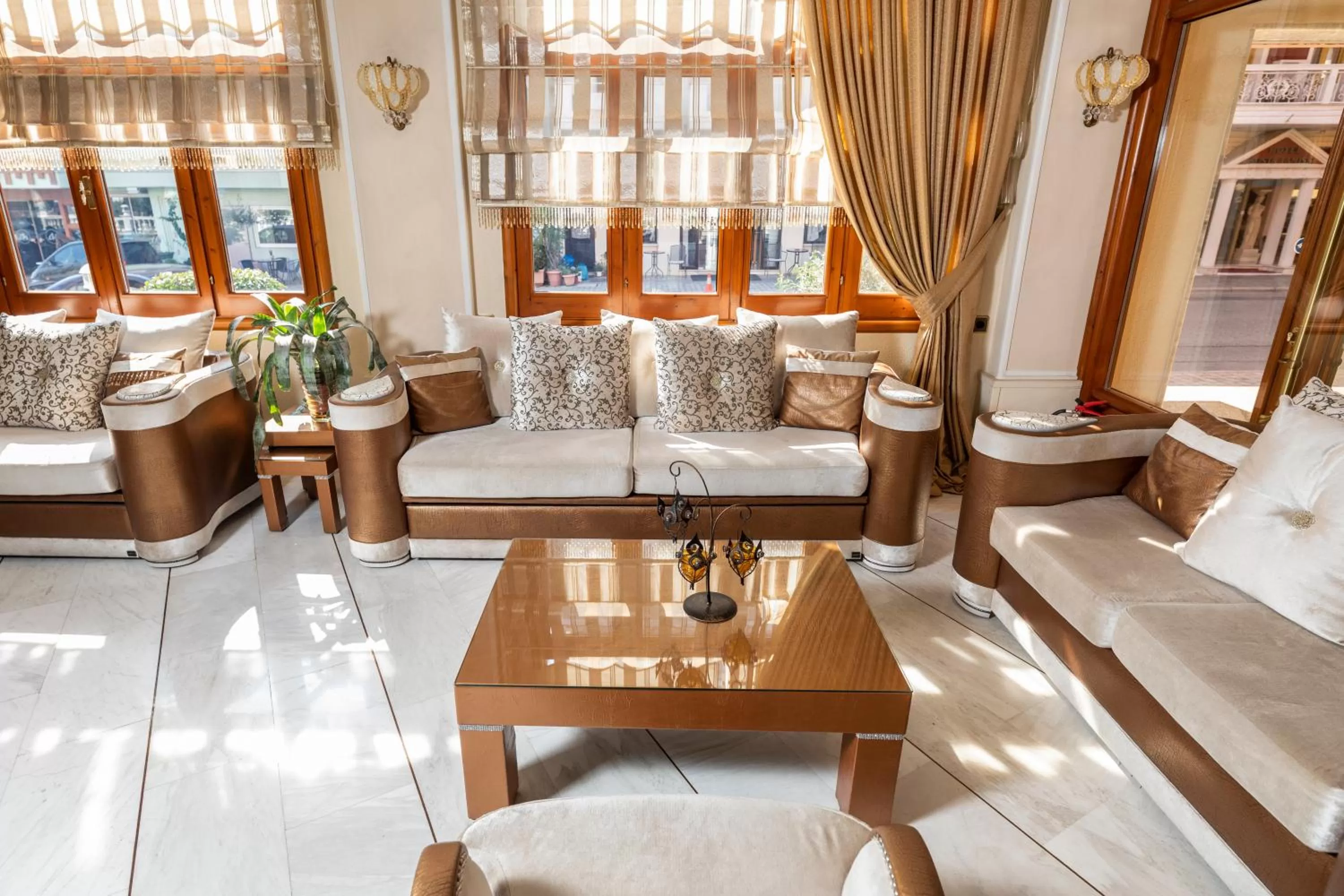 Living room in Famissi Hotel