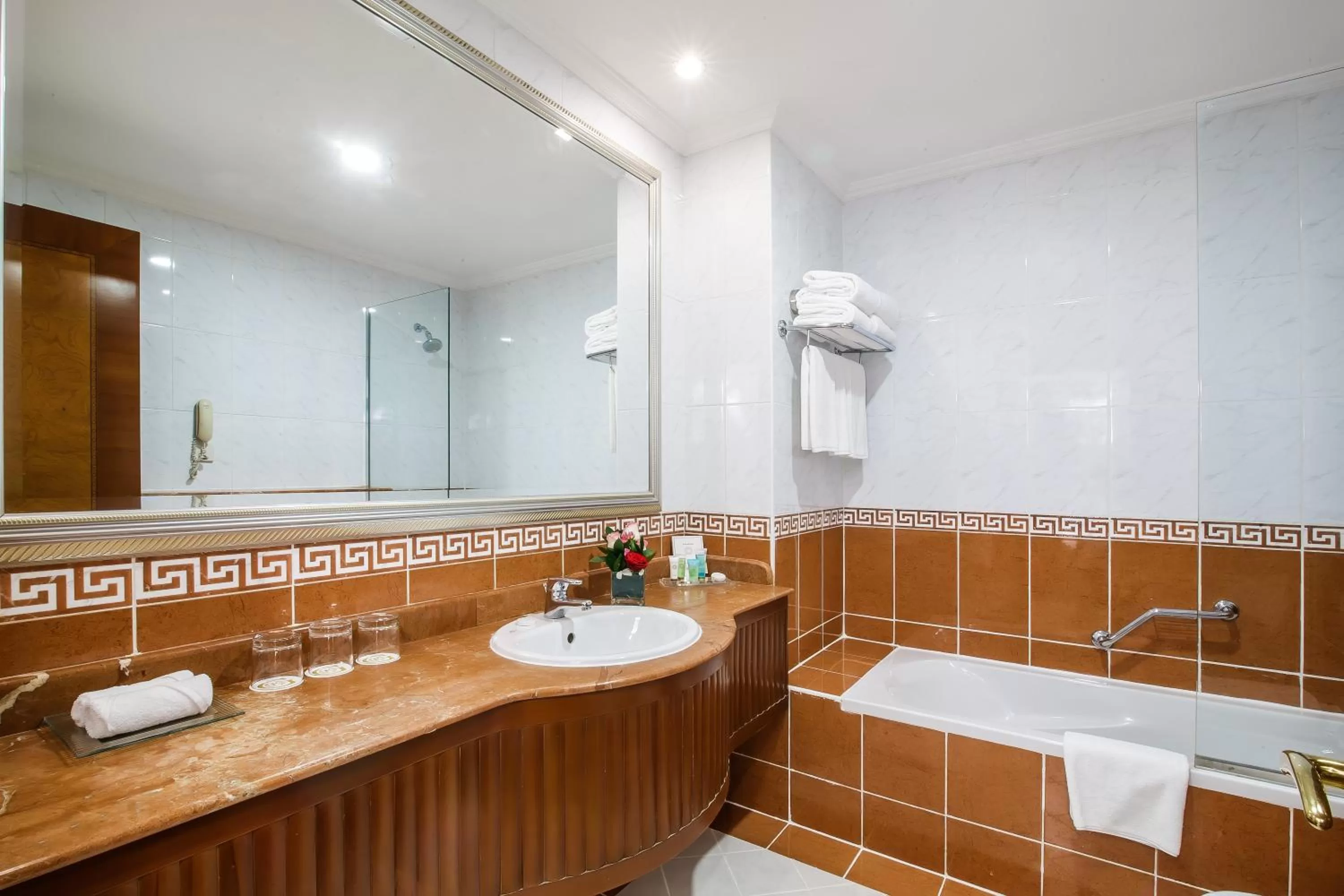 Bathroom in Grand Excelsior Hotel Bur Dubai