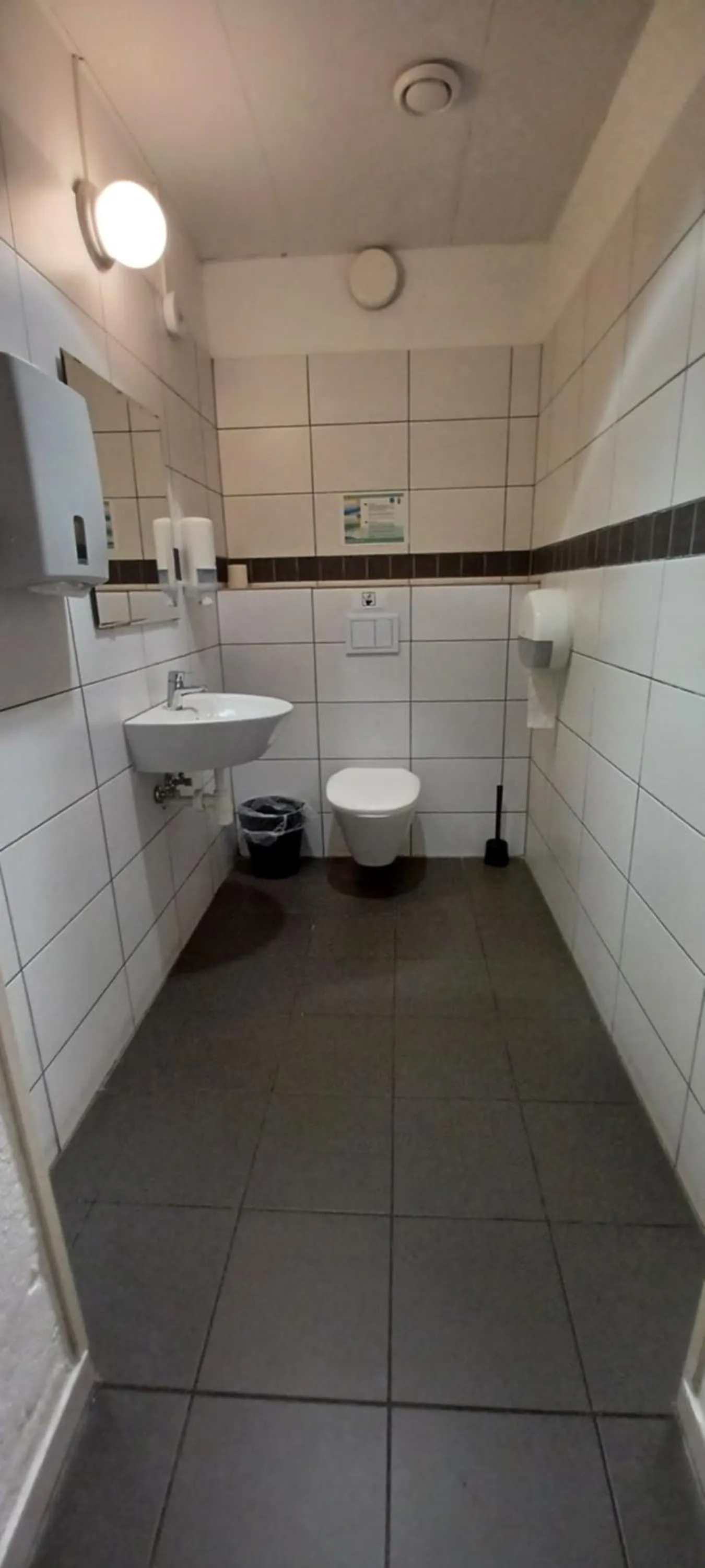 Toilet in Halmstad Hotell & Vandrarhem Kaptenshamn