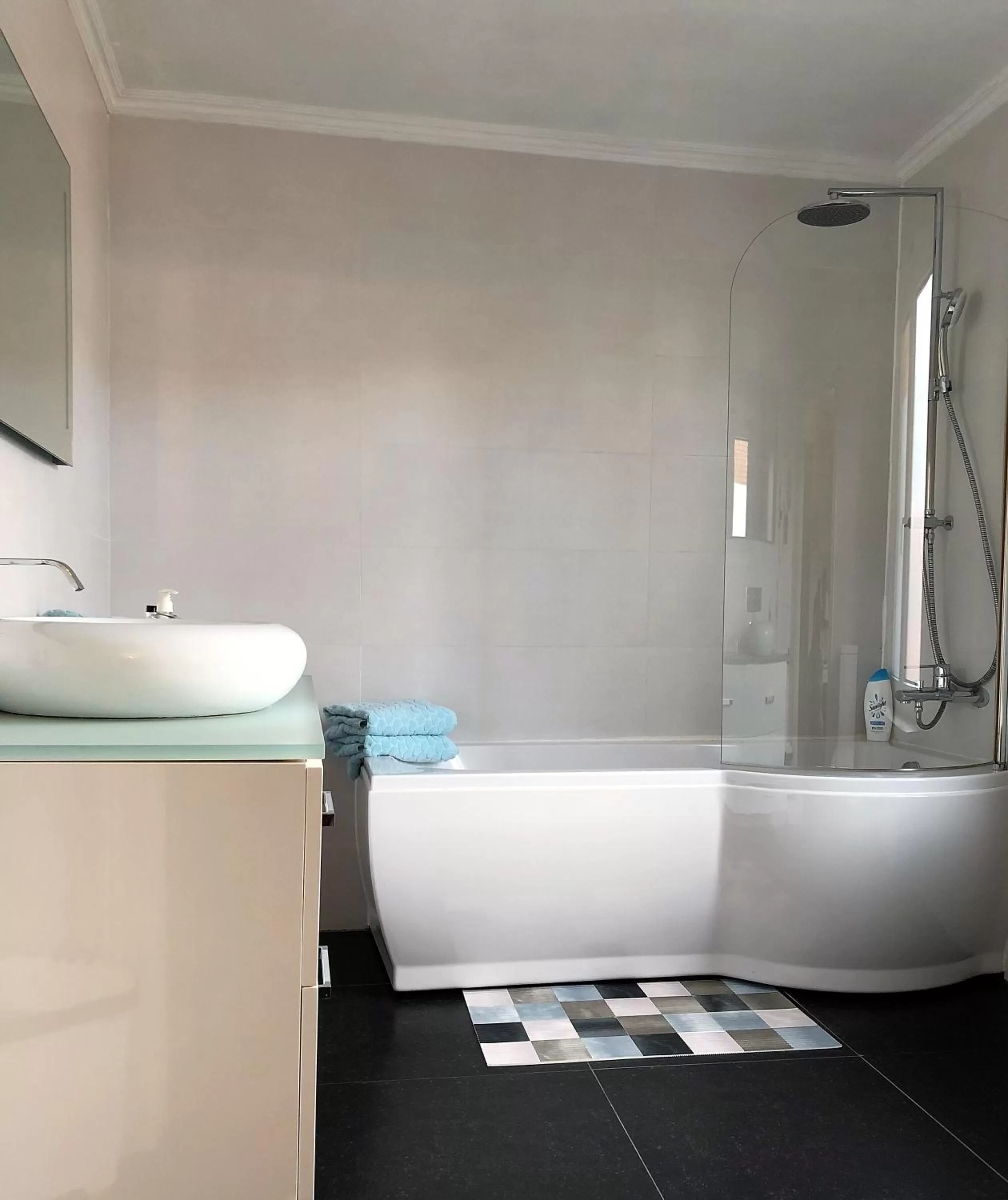 Shower in B&B Coupure