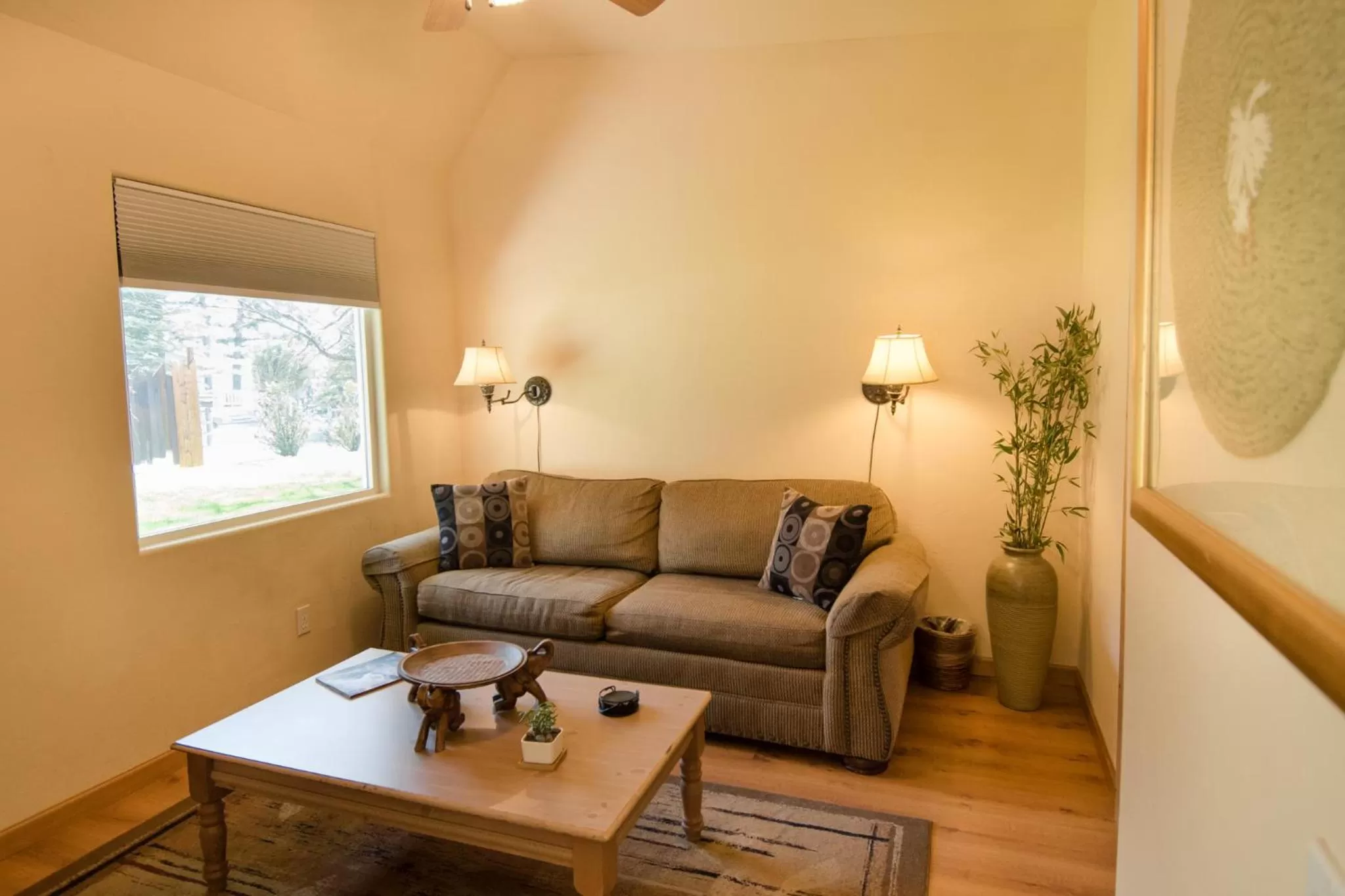 Living room in The Islander Inn