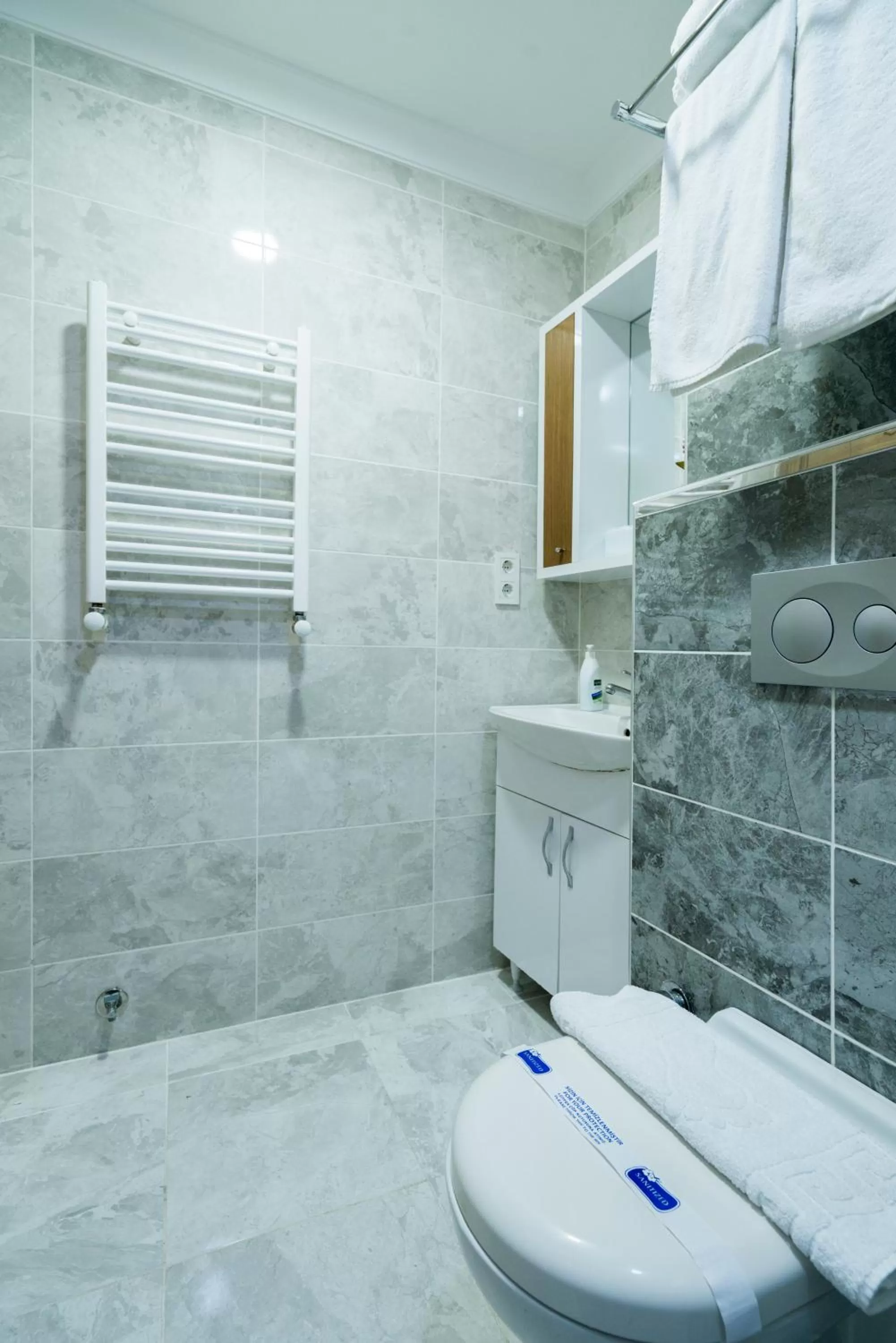 Shower in ATAM HOTEL