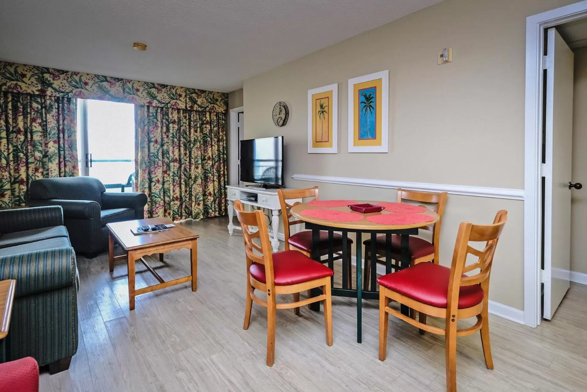 Dining area in Litchfield Beach & Golf Resort