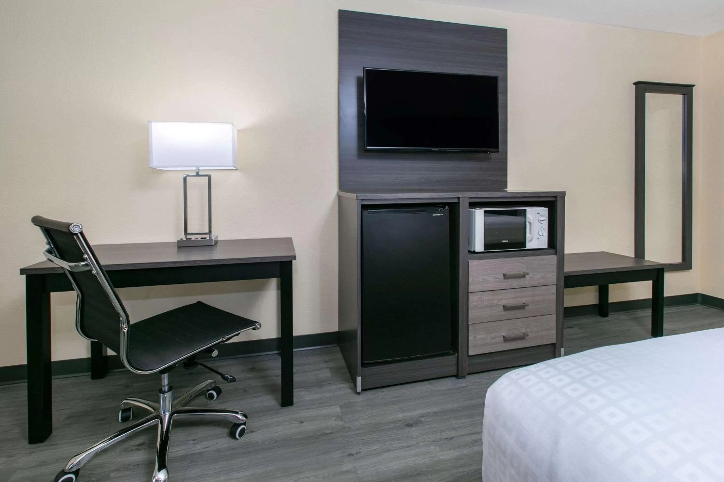 Photo of the whole room, Bed in Days Inn by Wyndham Waco Near Downtown University